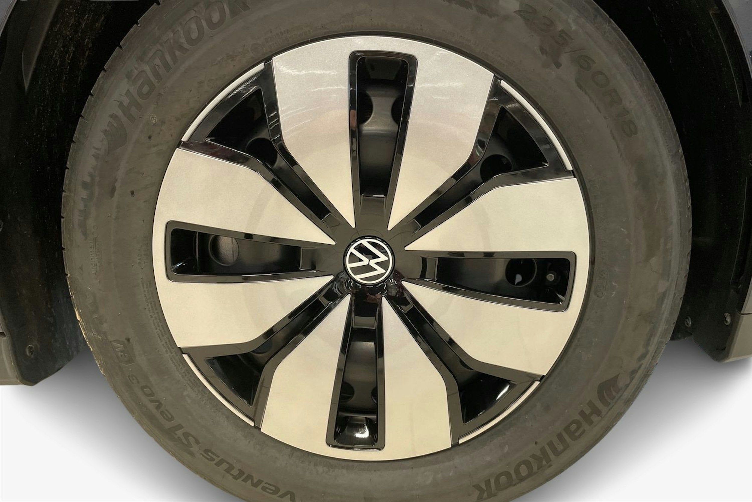 sininen Volkswagen ID. Buzz 2024 kuva 8.