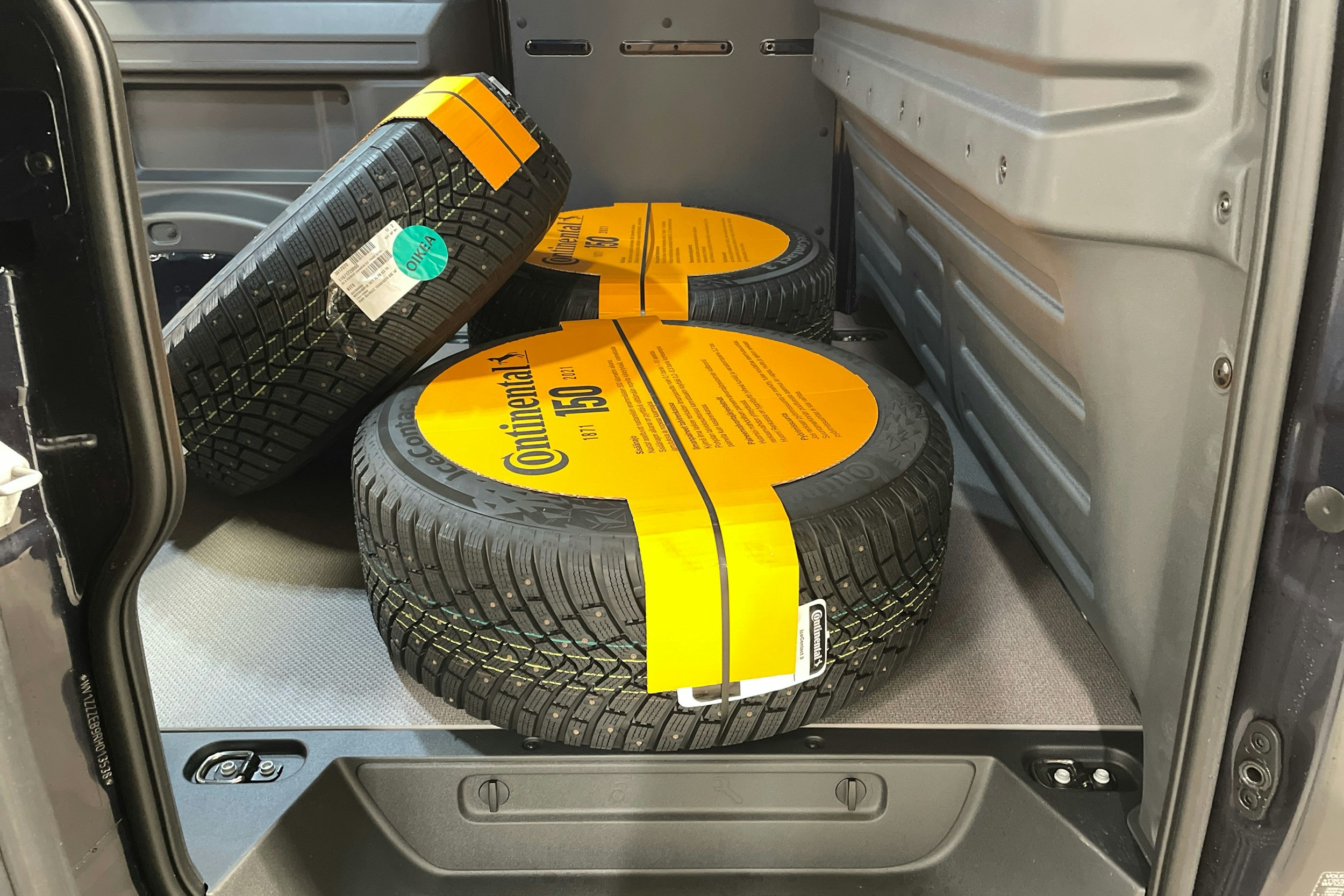 met. sininen Volkswagen ID. Buzz Cargo 2024 kuva 9.