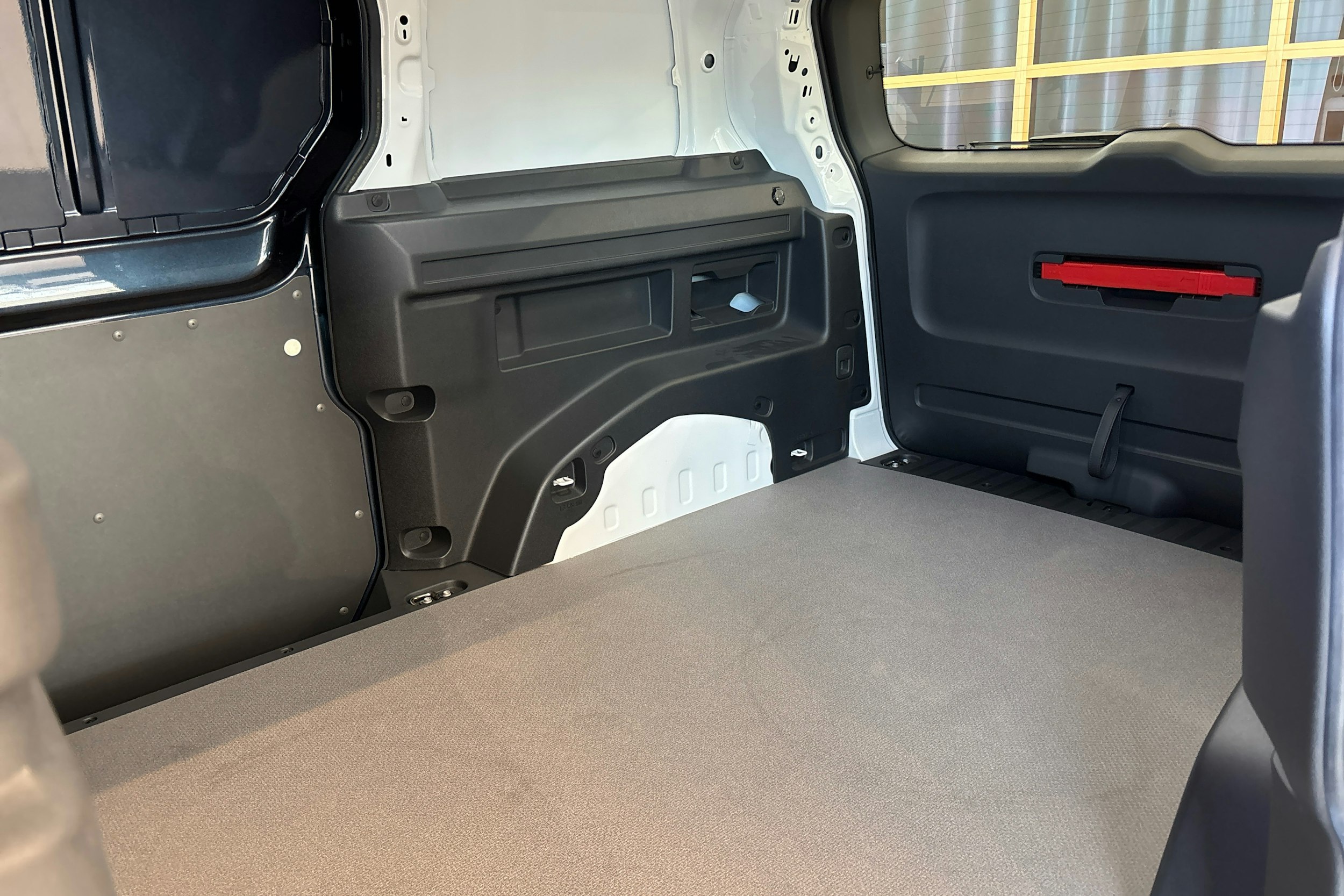 moniväri Volkswagen ID. Buzz Cargo 2024 kuva 8.