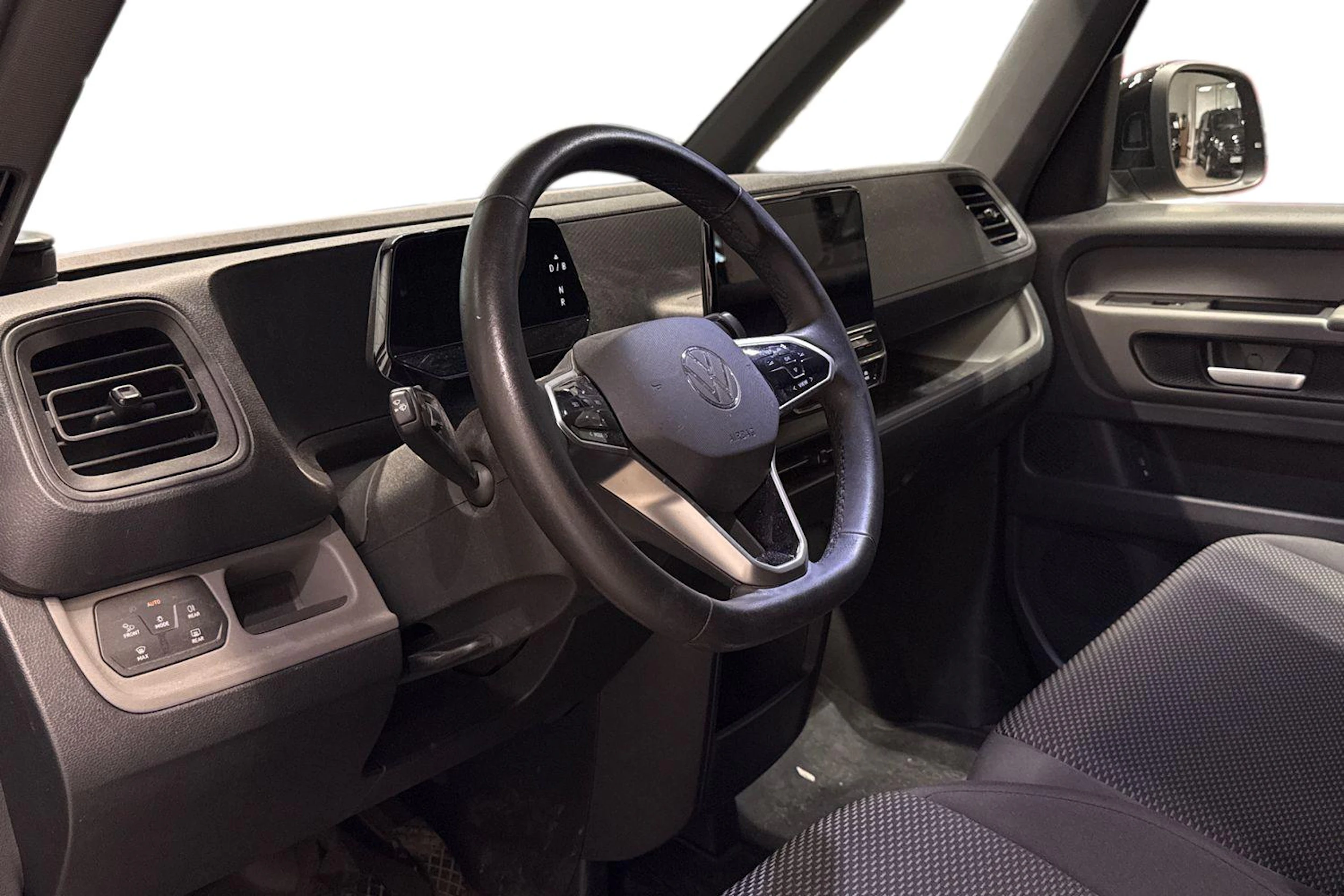 Musta Volkswagen ID. Buzz Cargo 2024 kuva 3.