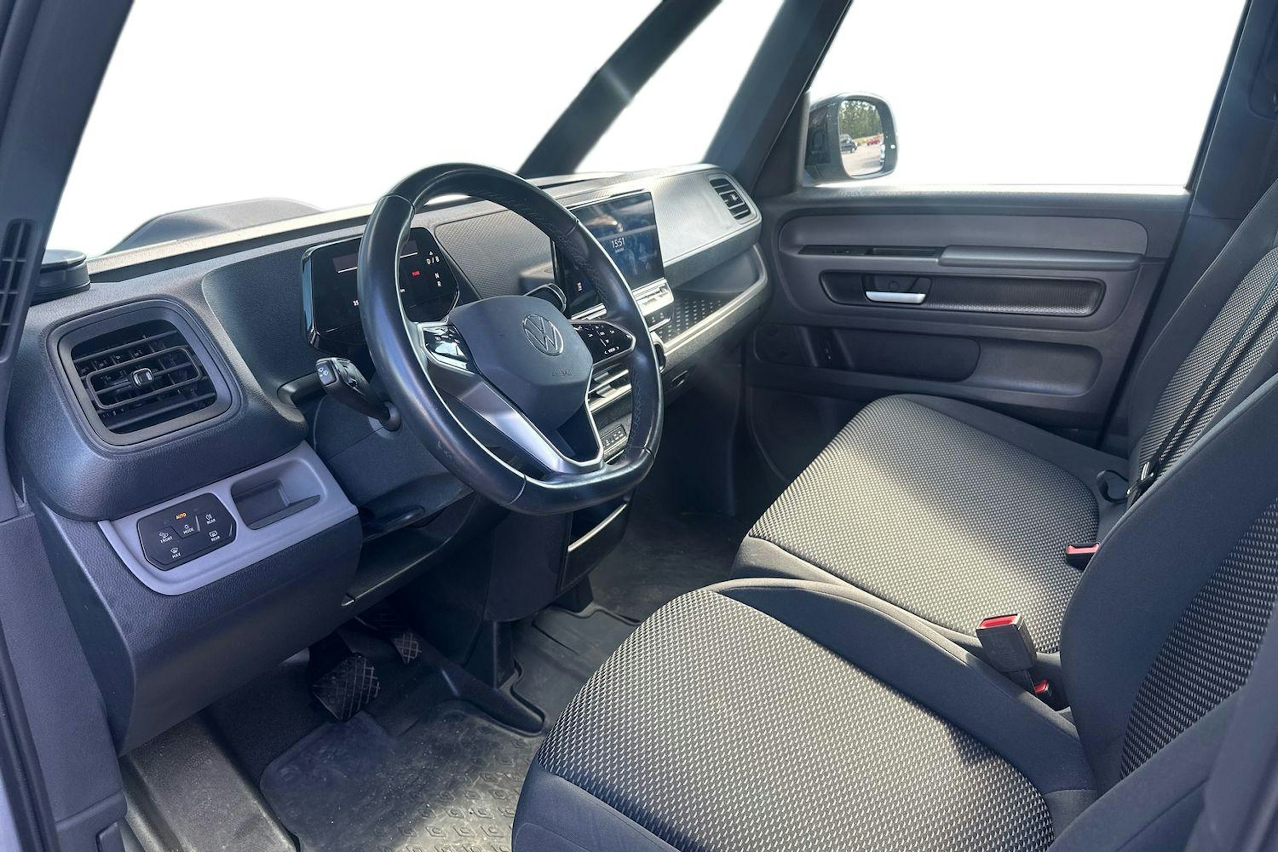 harmaa Volkswagen ID. Buzz Cargo 2024 kuva 3.