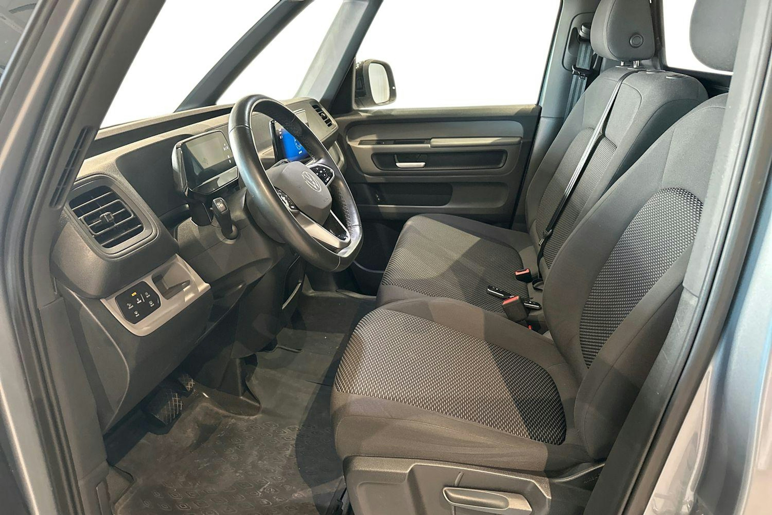 harmaa Volkswagen ID. Buzz Cargo 2024 kuva 7.