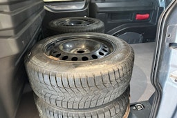 harmaa Volkswagen ID. Buzz Cargo 2024 kuva 12.
