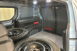 harmaa Volkswagen ID. Buzz Cargo 2024 kuva 13.