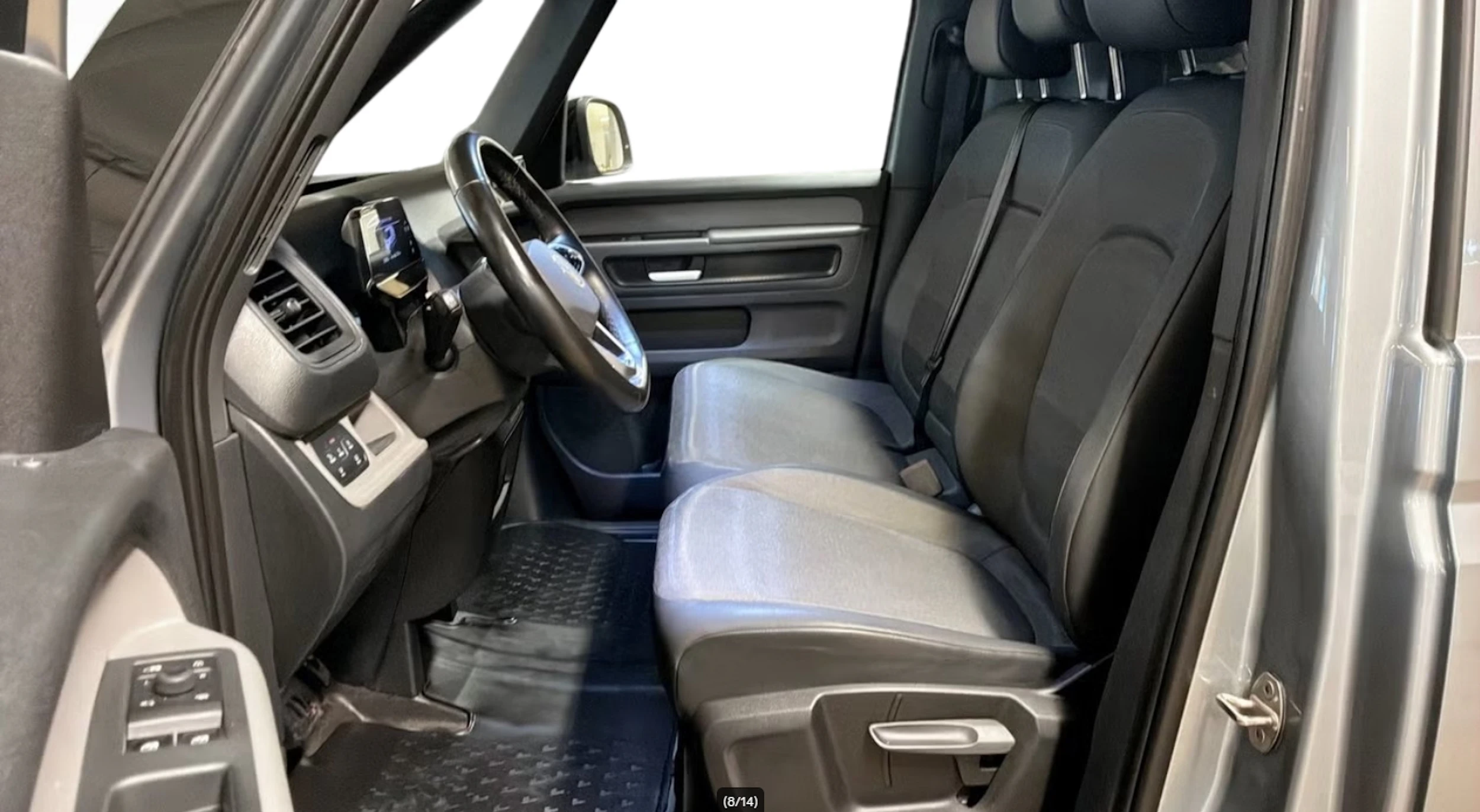 met. harmaa Volkswagen ID. Buzz Cargo 2025 kuva 8.