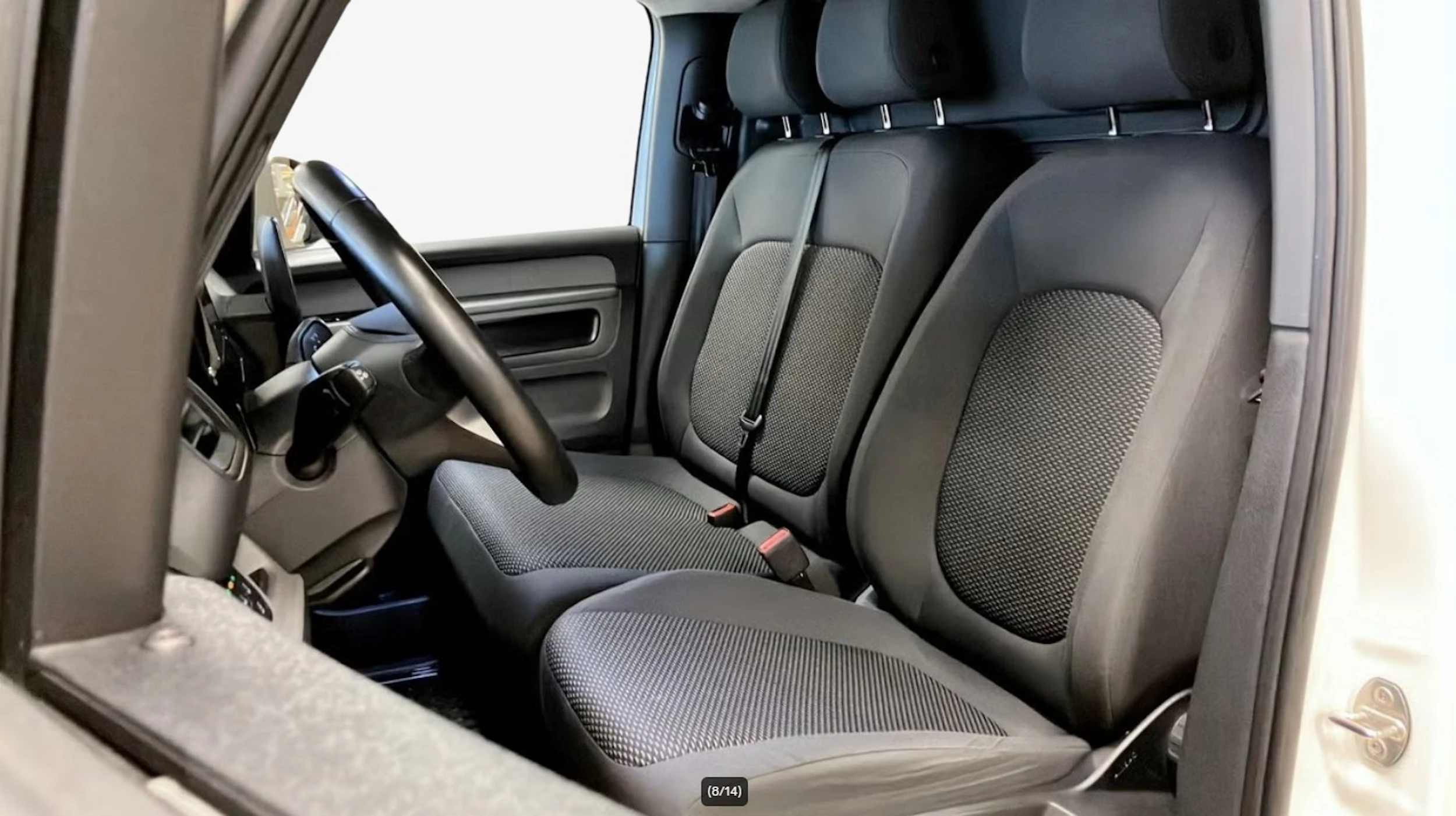 valkoinen Volkswagen ID. Buzz Cargo 2025 kuva 4.