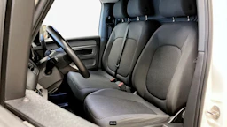 valkoinen Volkswagen ID. Buzz Cargo 2025 kuva 4.