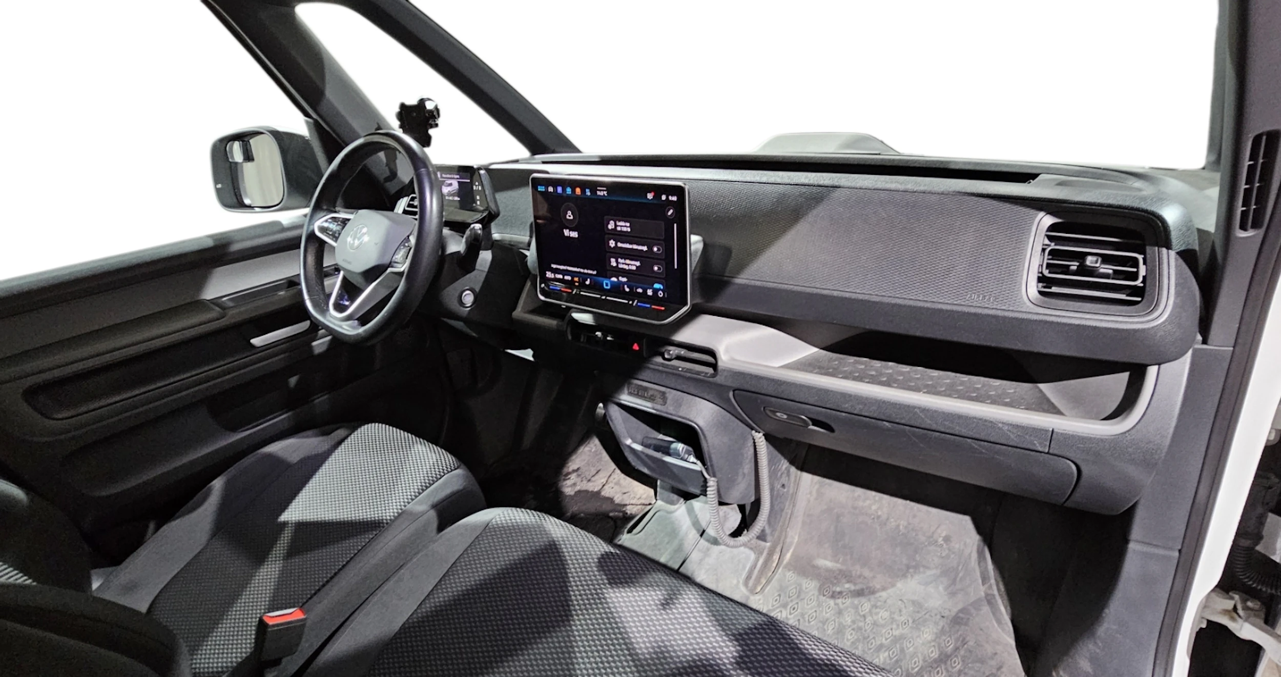 valkoinen Volkswagen ID. Buzz Cargo 2025 kuva 3.