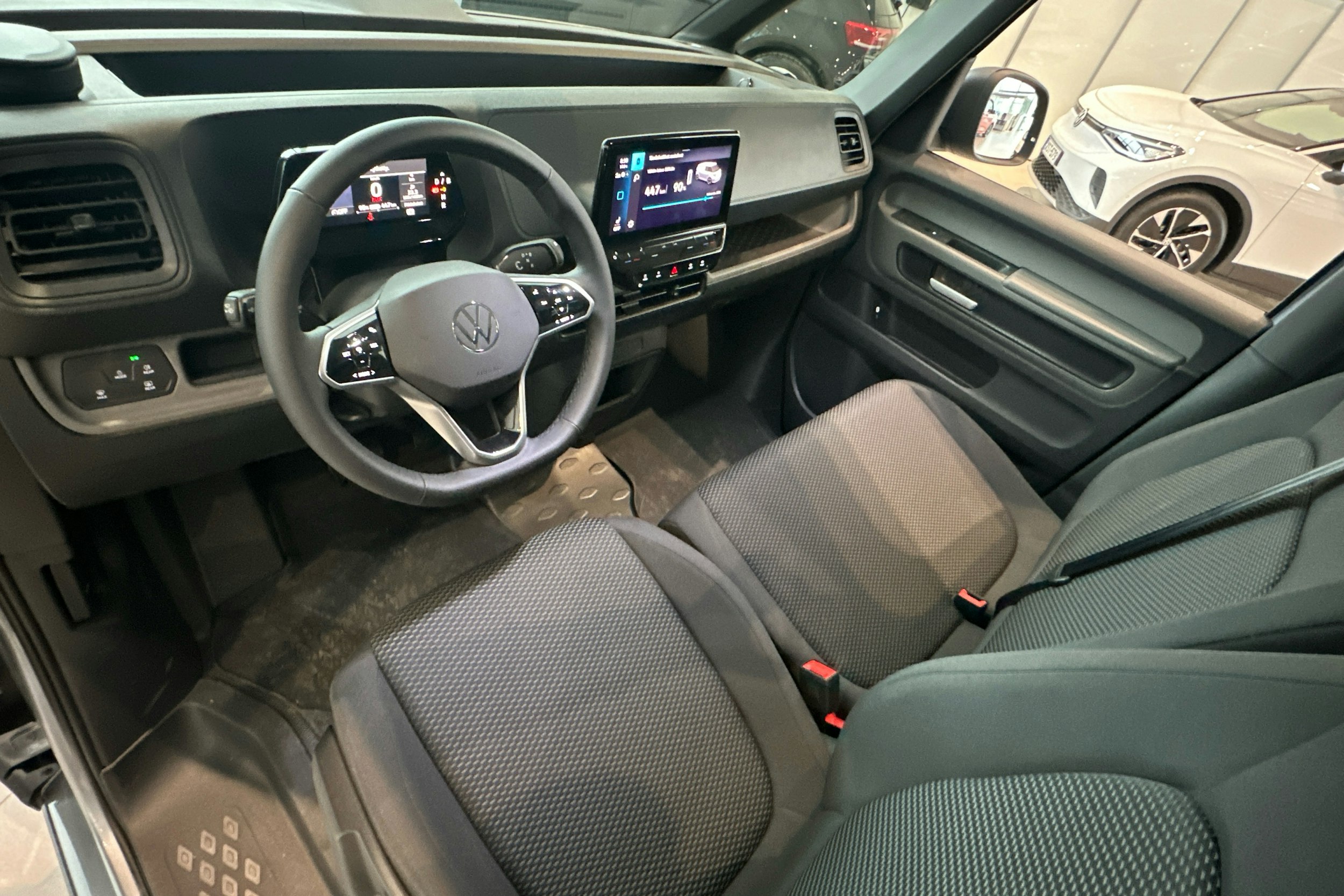 harmaa Volkswagen ID. Buzz Cargo 2025 kuva 6.