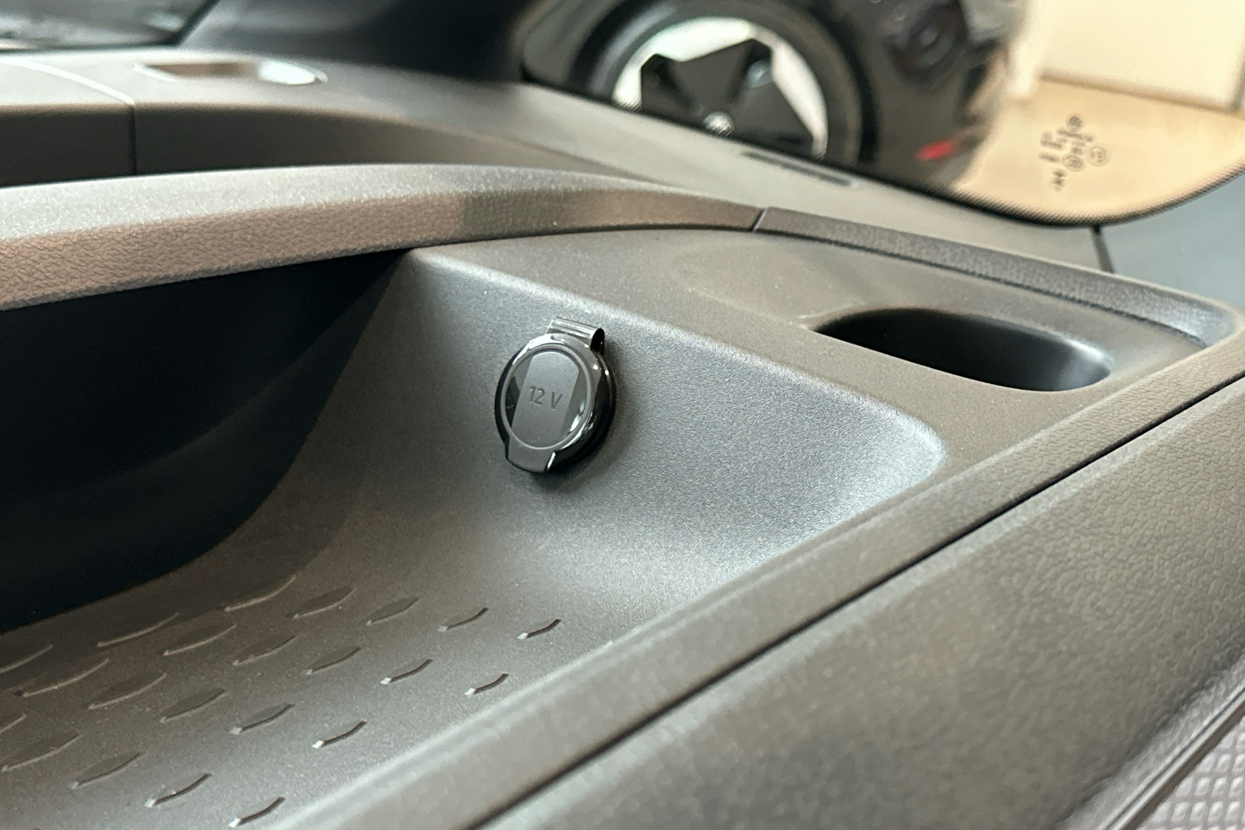 harmaa Volkswagen ID. Buzz Cargo 2025 kuva 18.