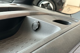 harmaa Volkswagen ID. Buzz Cargo 2025 kuva 18.