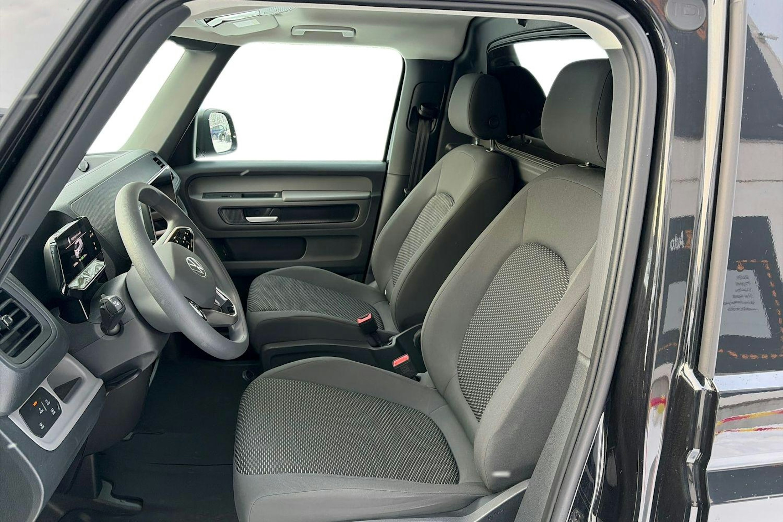 Musta Volkswagen ID. Buzz Cargo 2025 kuva 11.