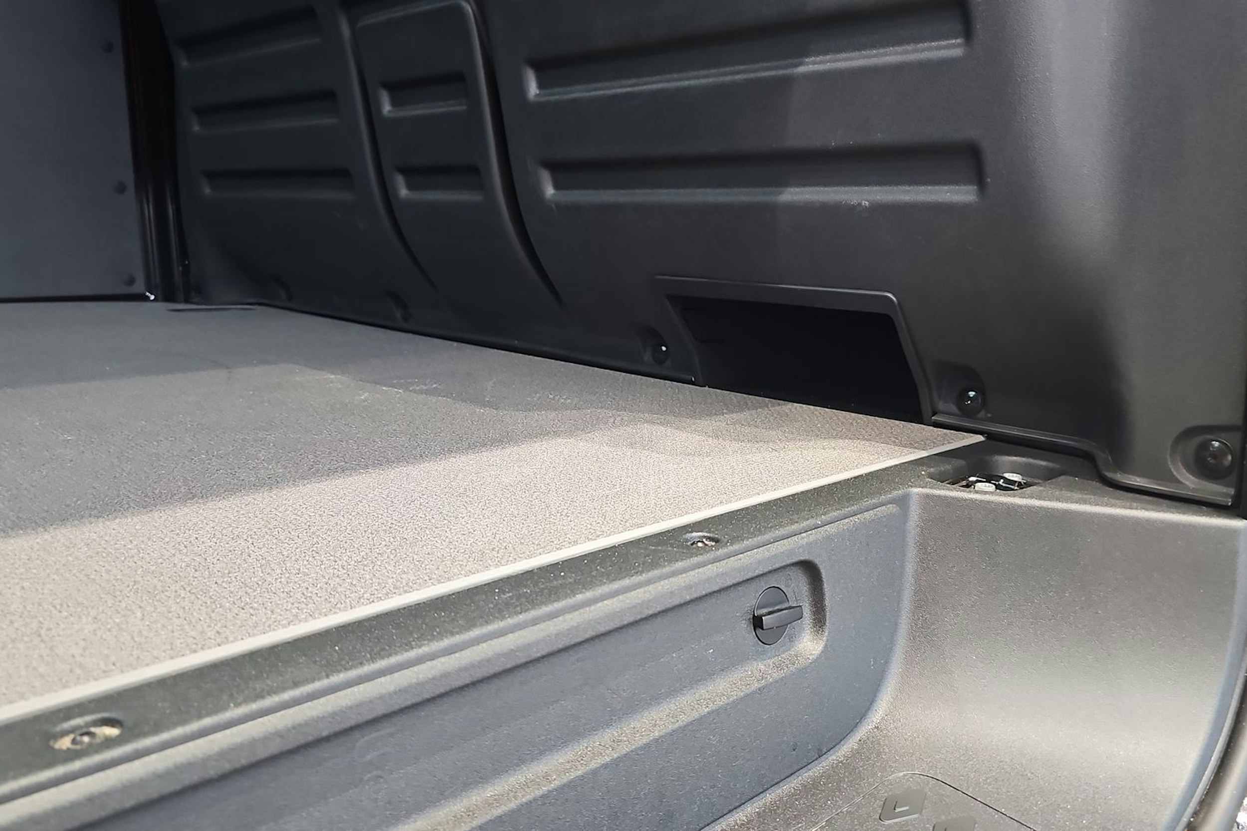 met. musta Volkswagen ID. Buzz Cargo 2025 kuva 14.