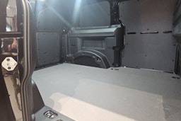 met. musta Volkswagen ID. Buzz Cargo 2025 kuva 15.