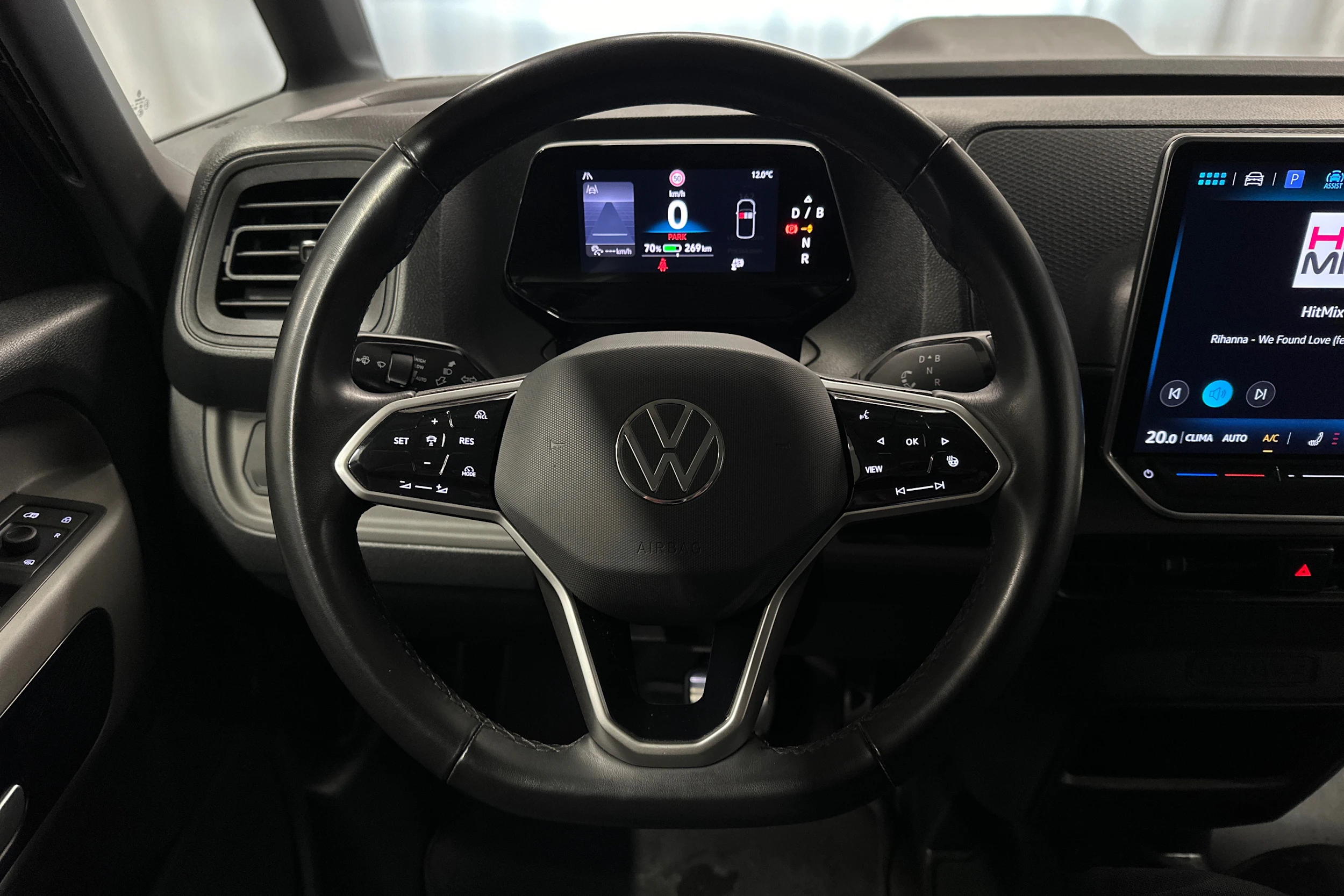 valkoinen Volkswagen ID. Buzz Cargo 2025 kuva 13.