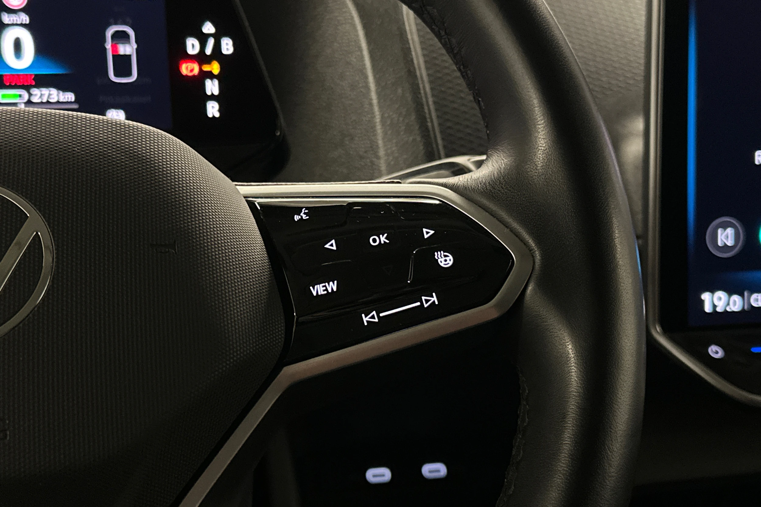 valkoinen Volkswagen ID. Buzz Cargo 2025 kuva 15.