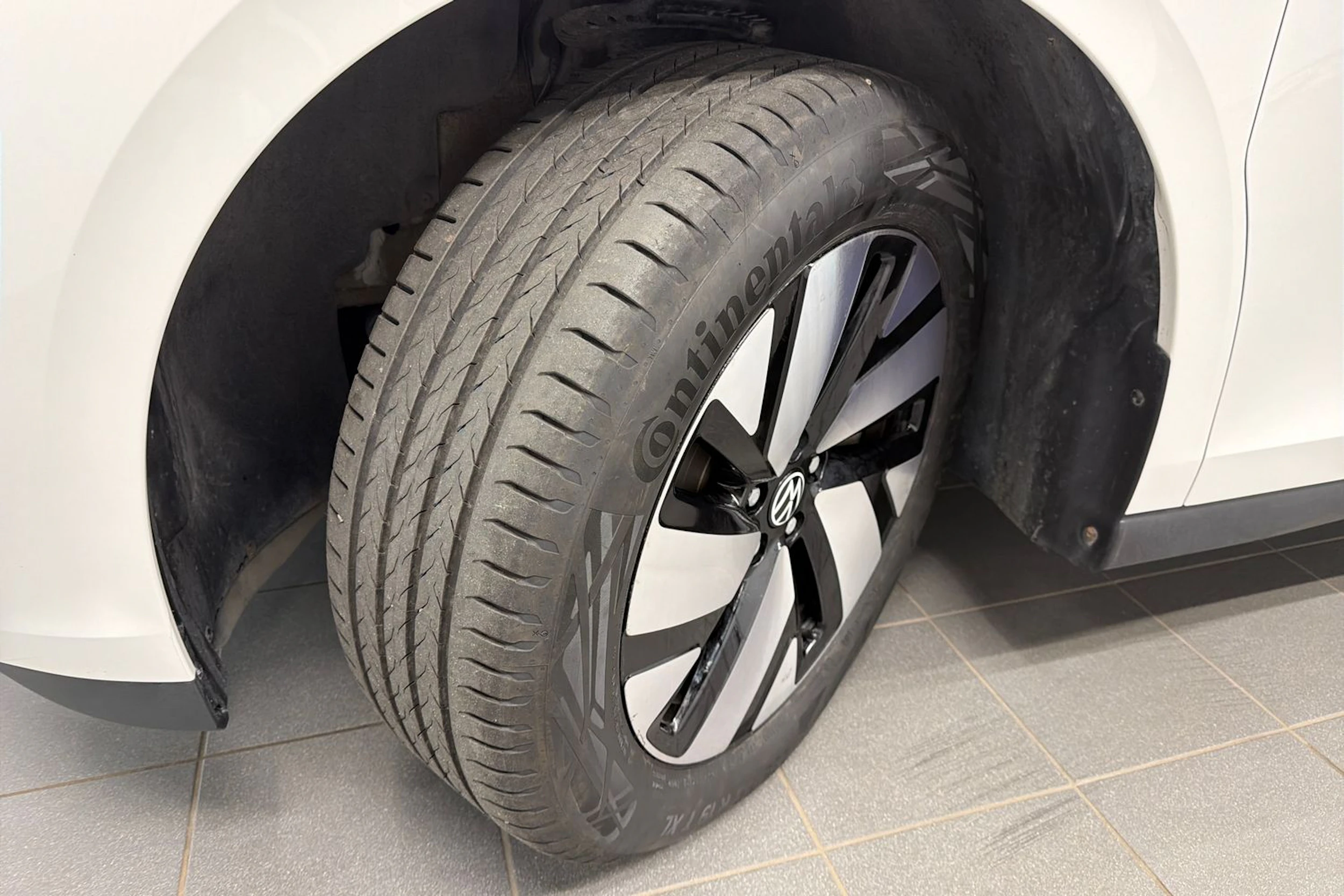 valkoinen Volkswagen ID. Buzz Cargo 2025 kuva 10.