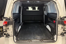 valkoinen Volkswagen ID. Buzz Cargo 2025 kuva 11.