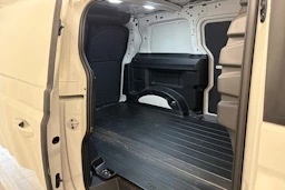 valkoinen Volkswagen ID. Buzz Cargo 2025 kuva 13.