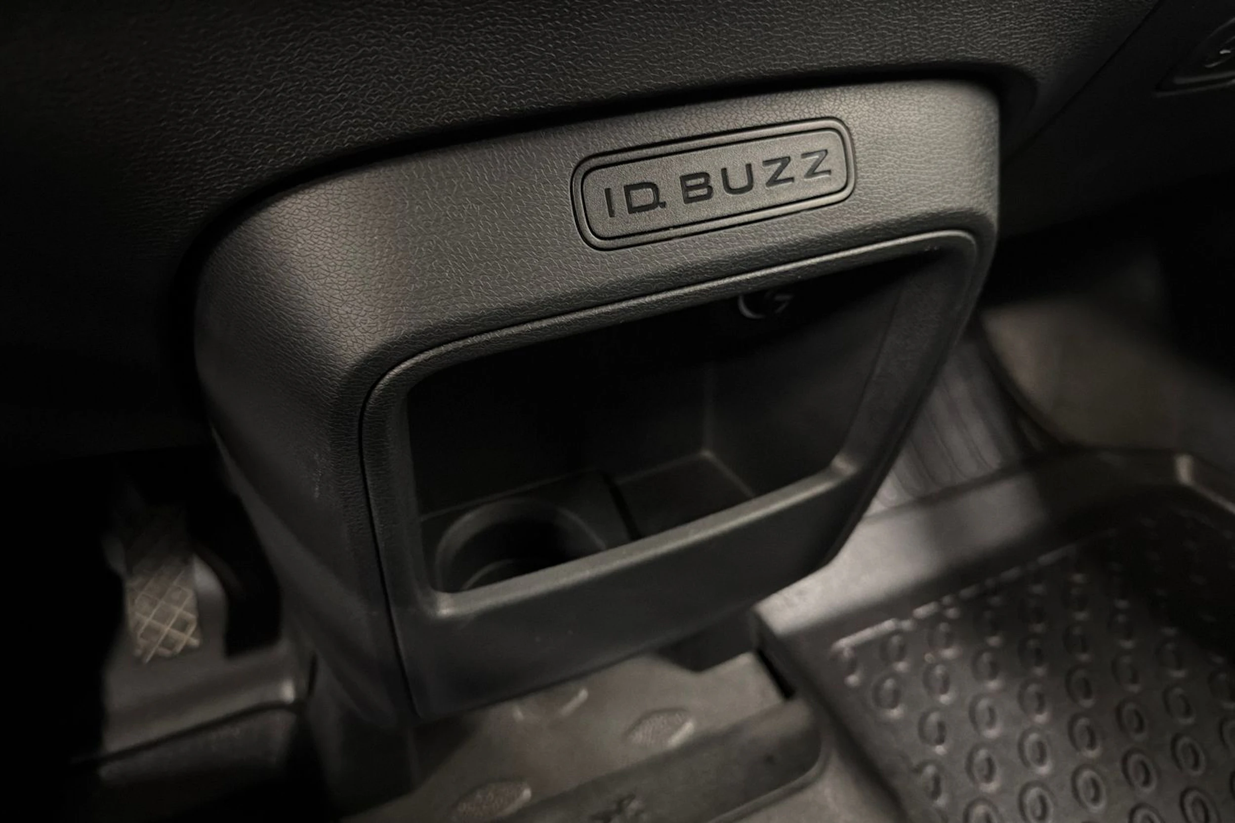 valkoinen Volkswagen ID. Buzz Cargo 2025 kuva 24.
