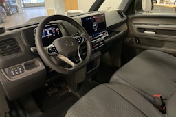valkoinen Volkswagen ID. Buzz Cargo 2025 kuva 6.