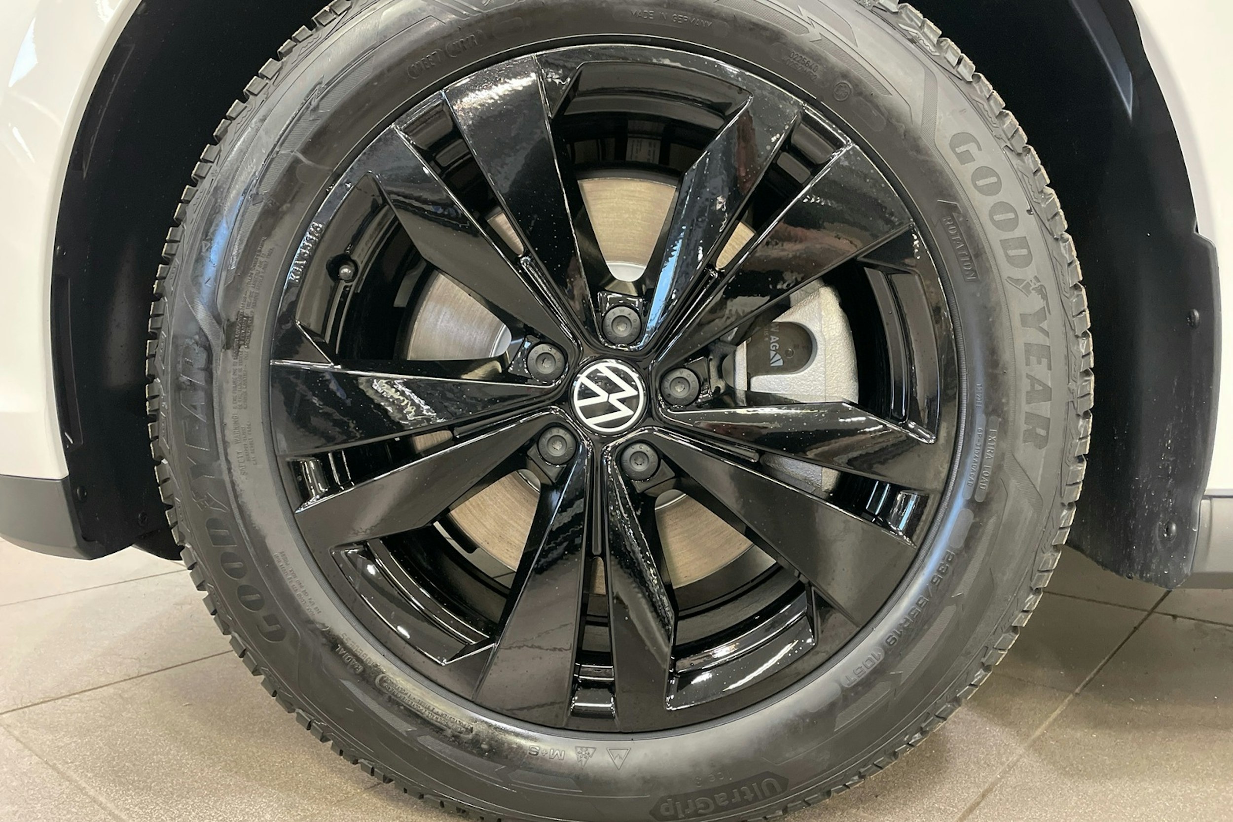 valkoinen Volkswagen ID. Buzz Cargo 2025 kuva 9.