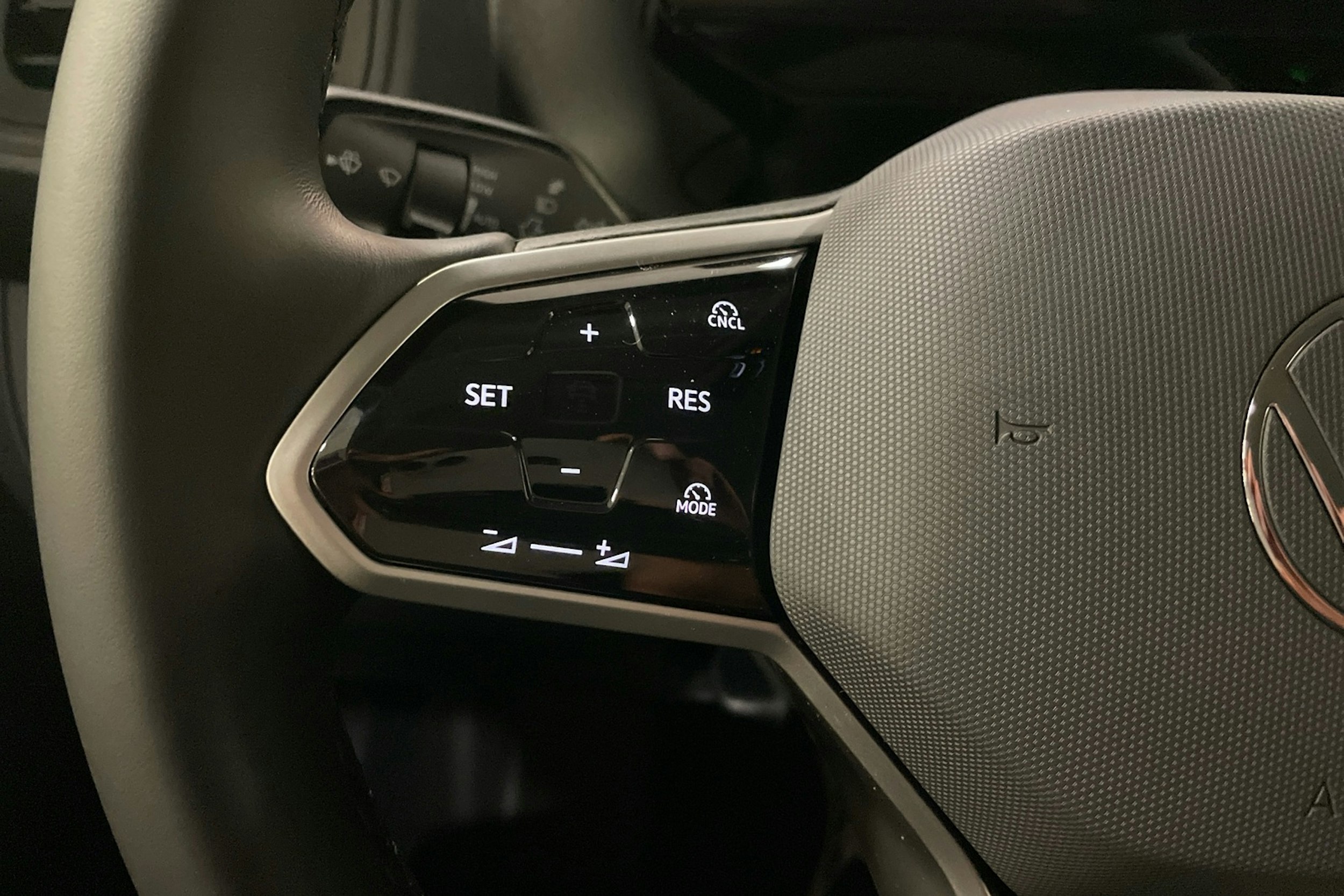 valkoinen Volkswagen ID. Buzz Cargo 2025 kuva 13.