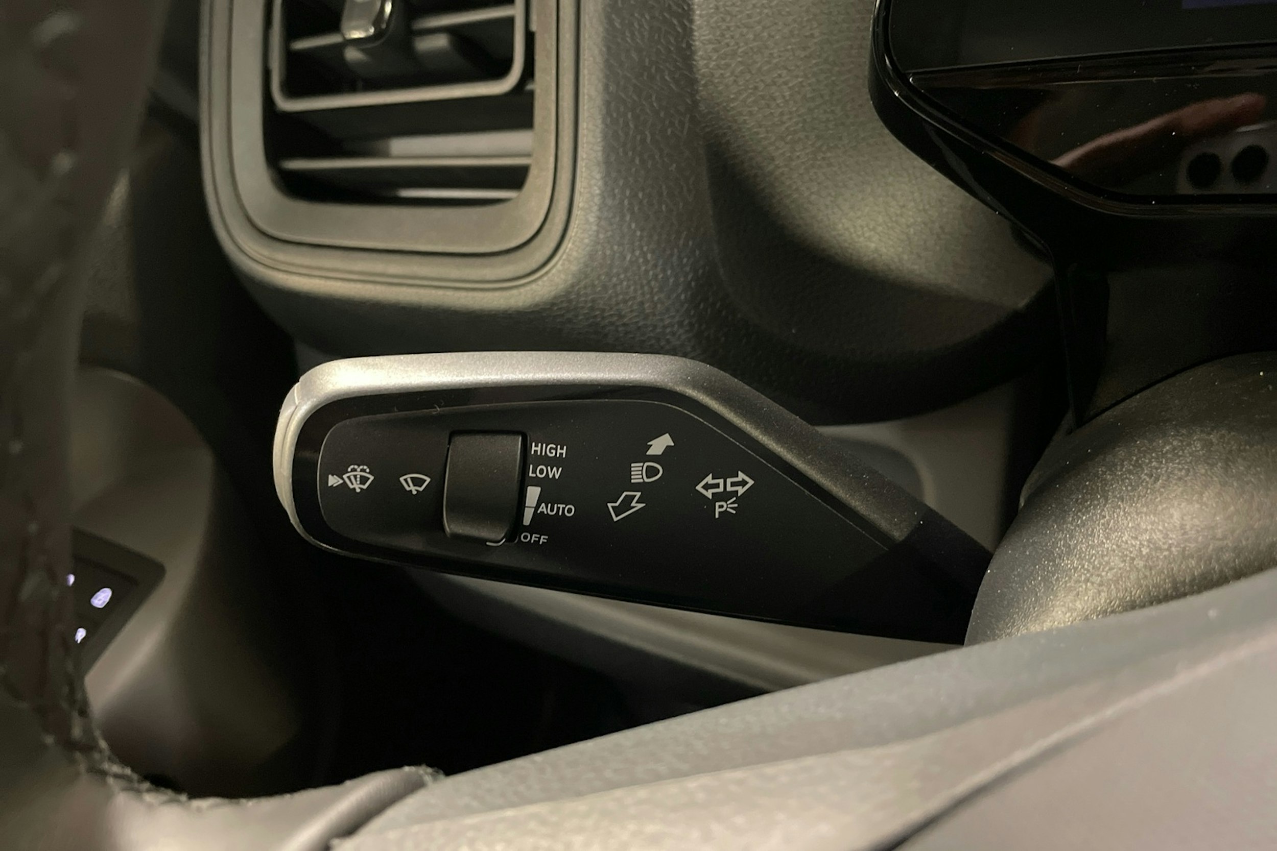 valkoinen Volkswagen ID. Buzz Cargo 2025 kuva 15.