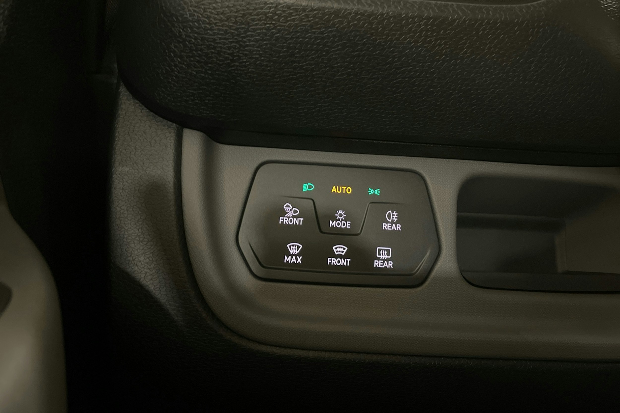 valkoinen Volkswagen ID. Buzz Cargo 2025 kuva 17.