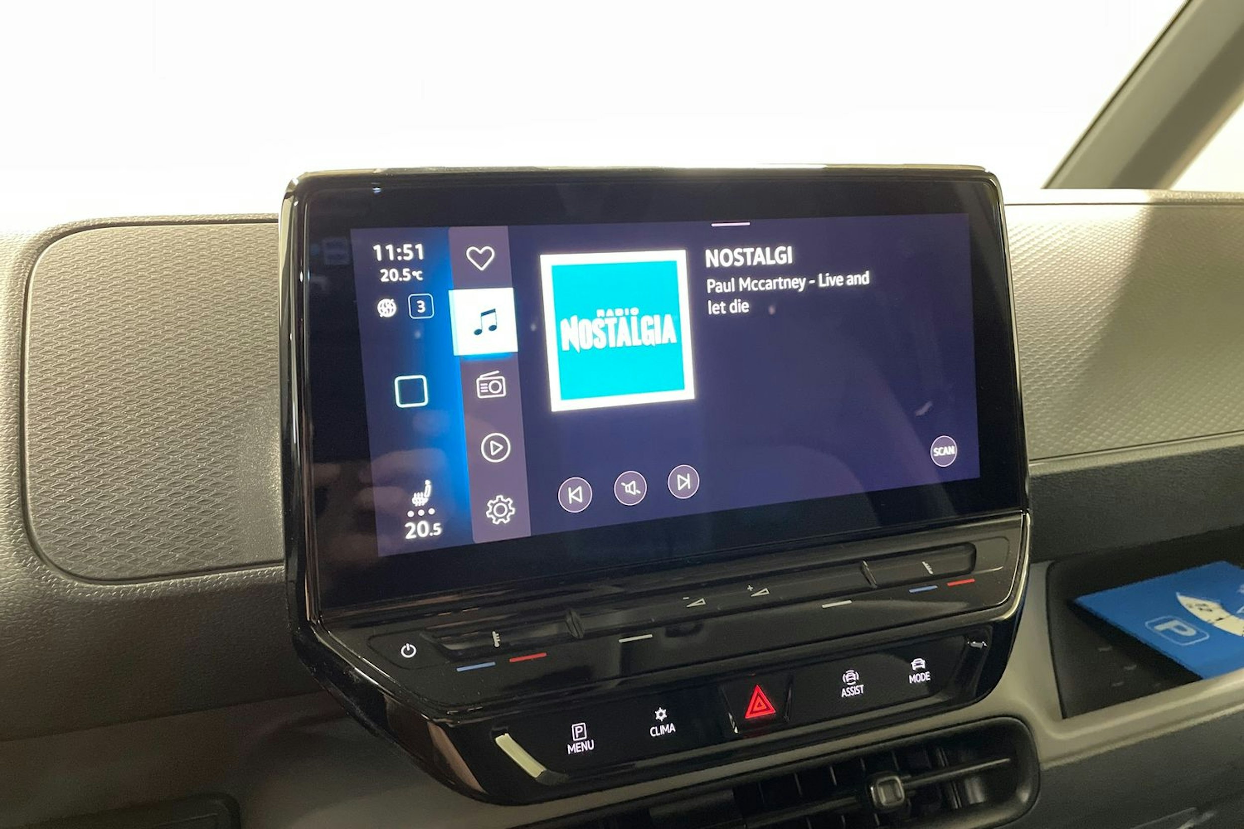 keltainen Volkswagen ID. Buzz Cargo 2025 kuva 16.