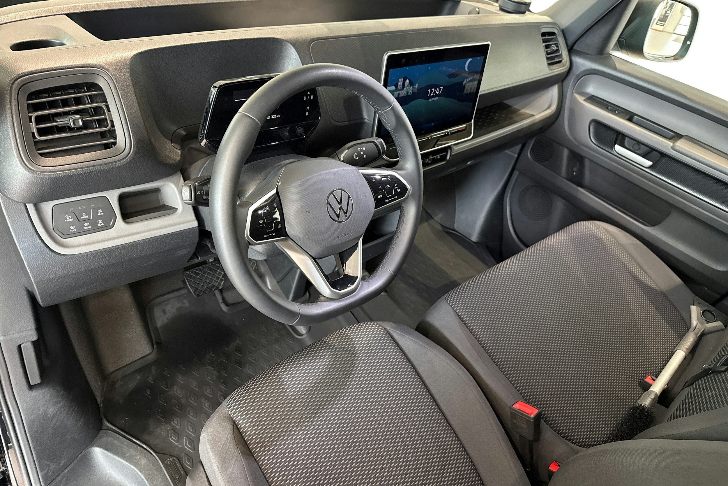 Musta Volkswagen ID. Buzz Cargo 2025 kuva 6.