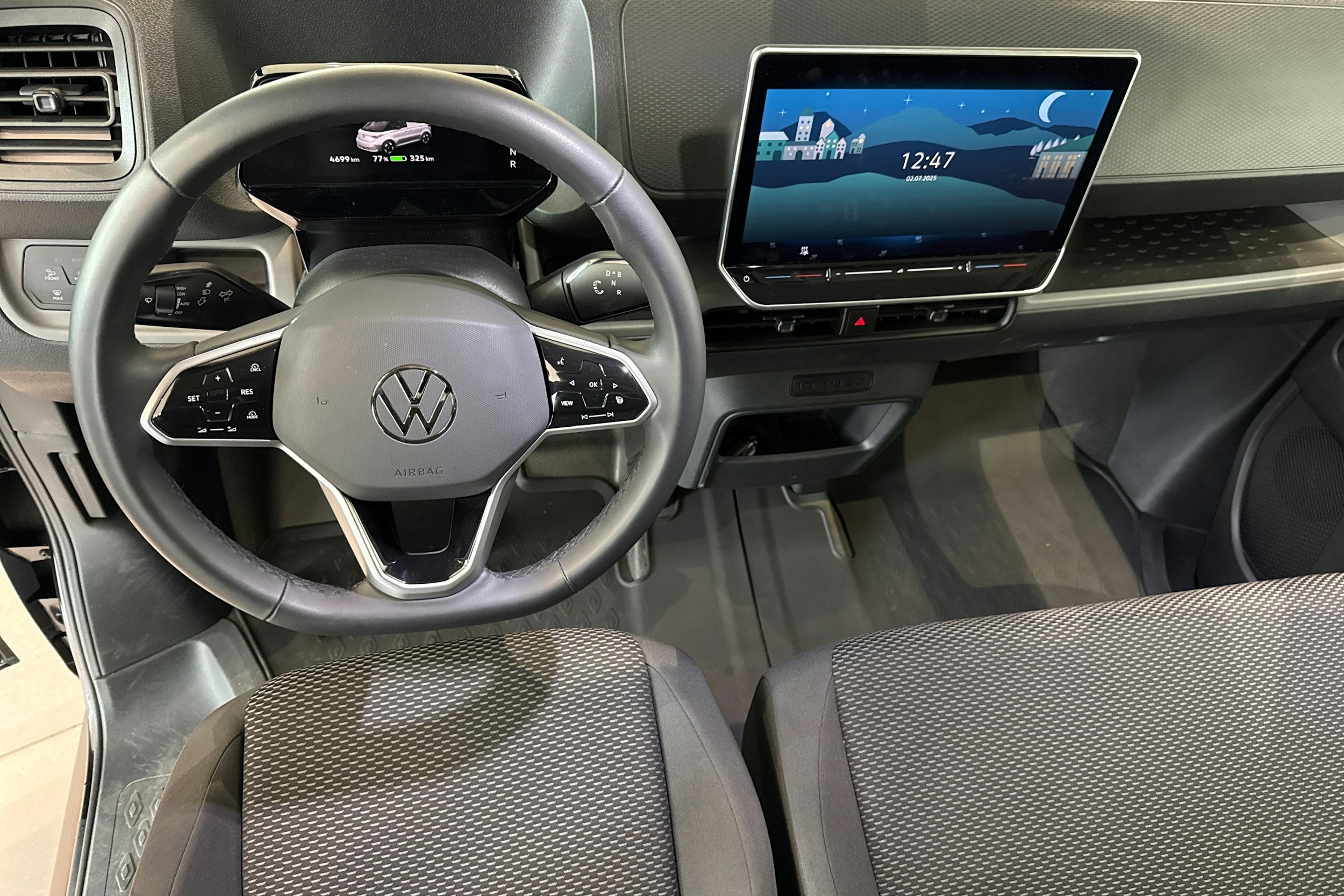 Musta Volkswagen ID. Buzz Cargo 2025 kuva 7.