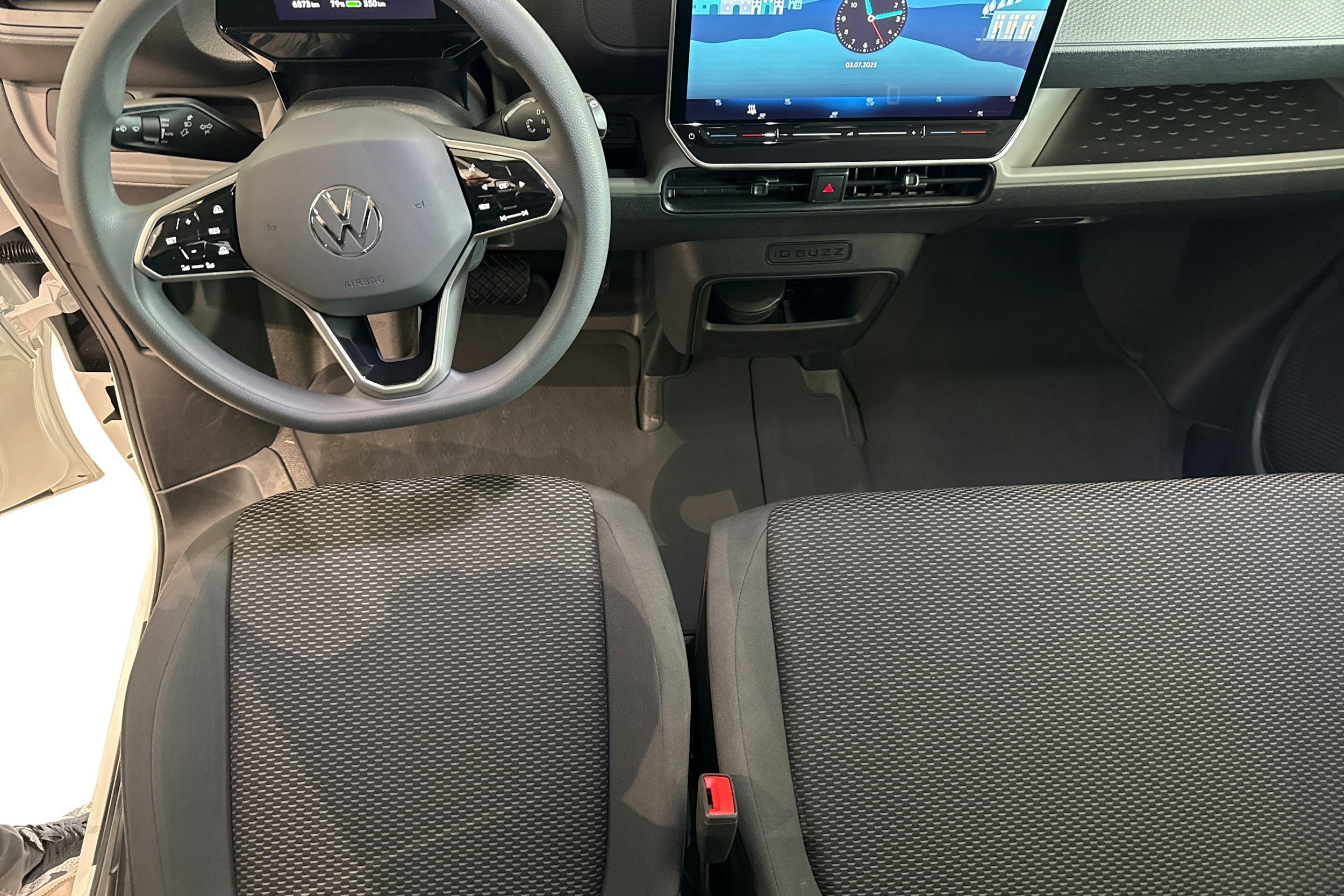 valkoinen Volkswagen ID. Buzz Cargo 2025 kuva 7.