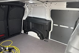 valkoinen Volkswagen ID. Buzz Cargo 2025 kuva 8.