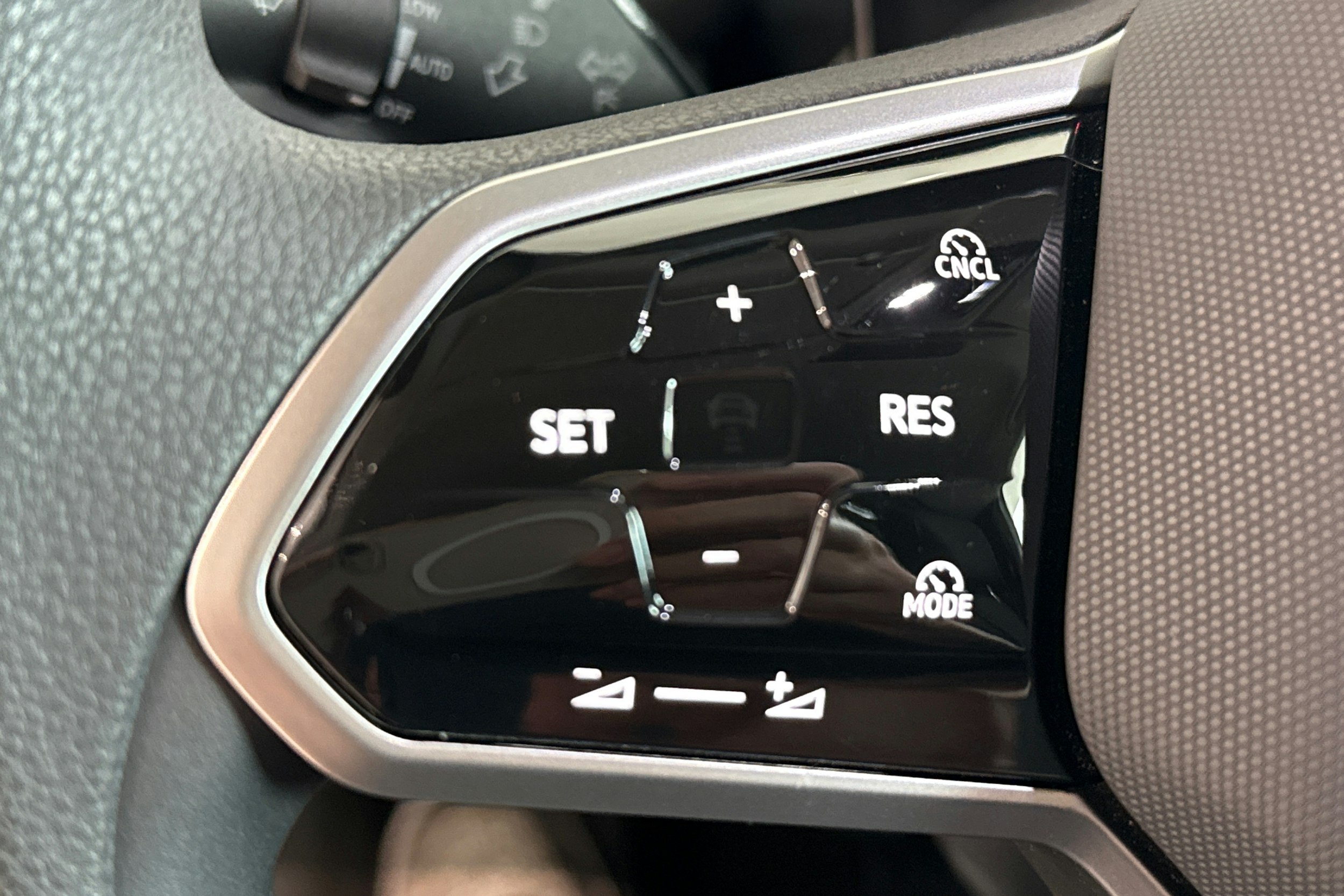 valkoinen Volkswagen ID. Buzz Cargo 2025 kuva 13.