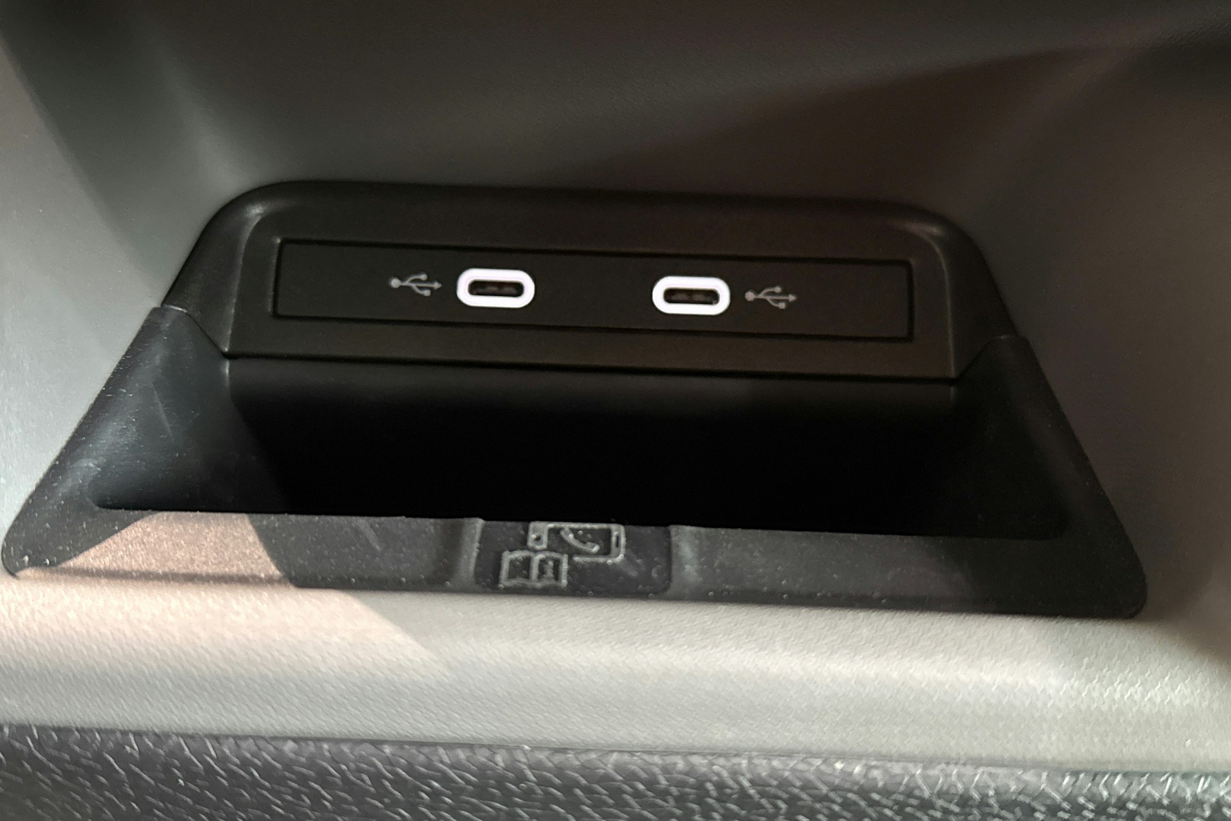 valkoinen Volkswagen ID. Buzz Cargo 2025 kuva 28.