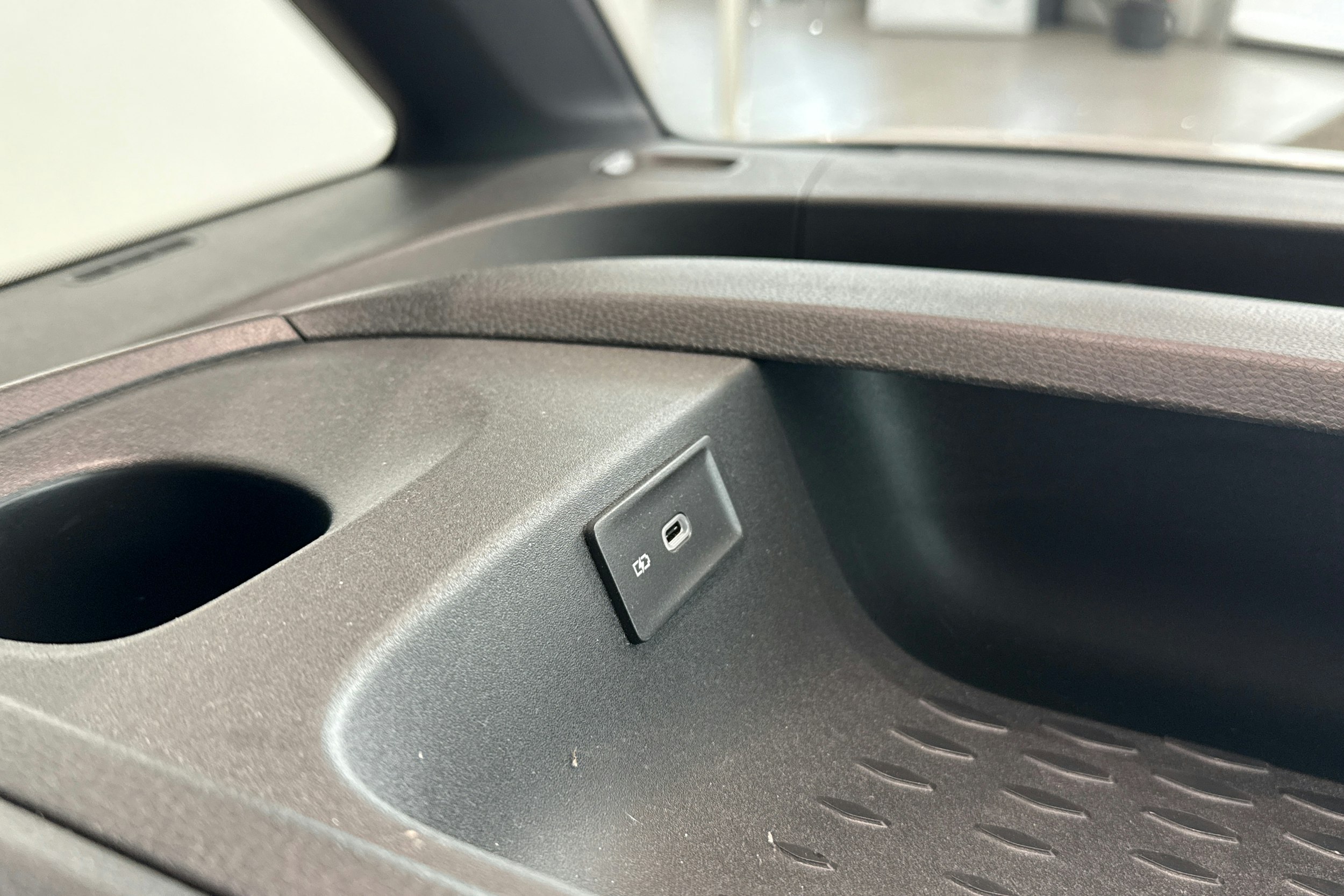 valkoinen Volkswagen ID. Buzz Cargo 2025 kuva 29.