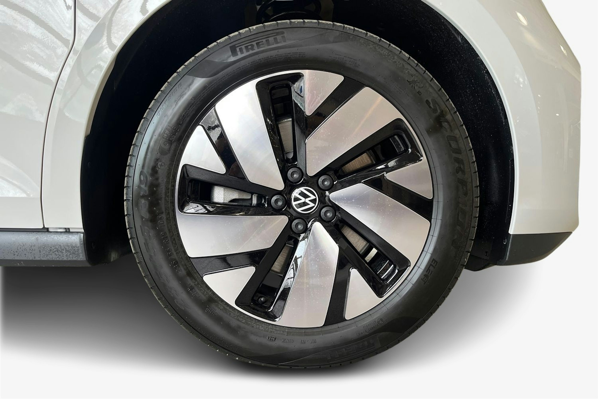 valkoinen Volkswagen ID. Buzz Cargo 2025 kuva 8.