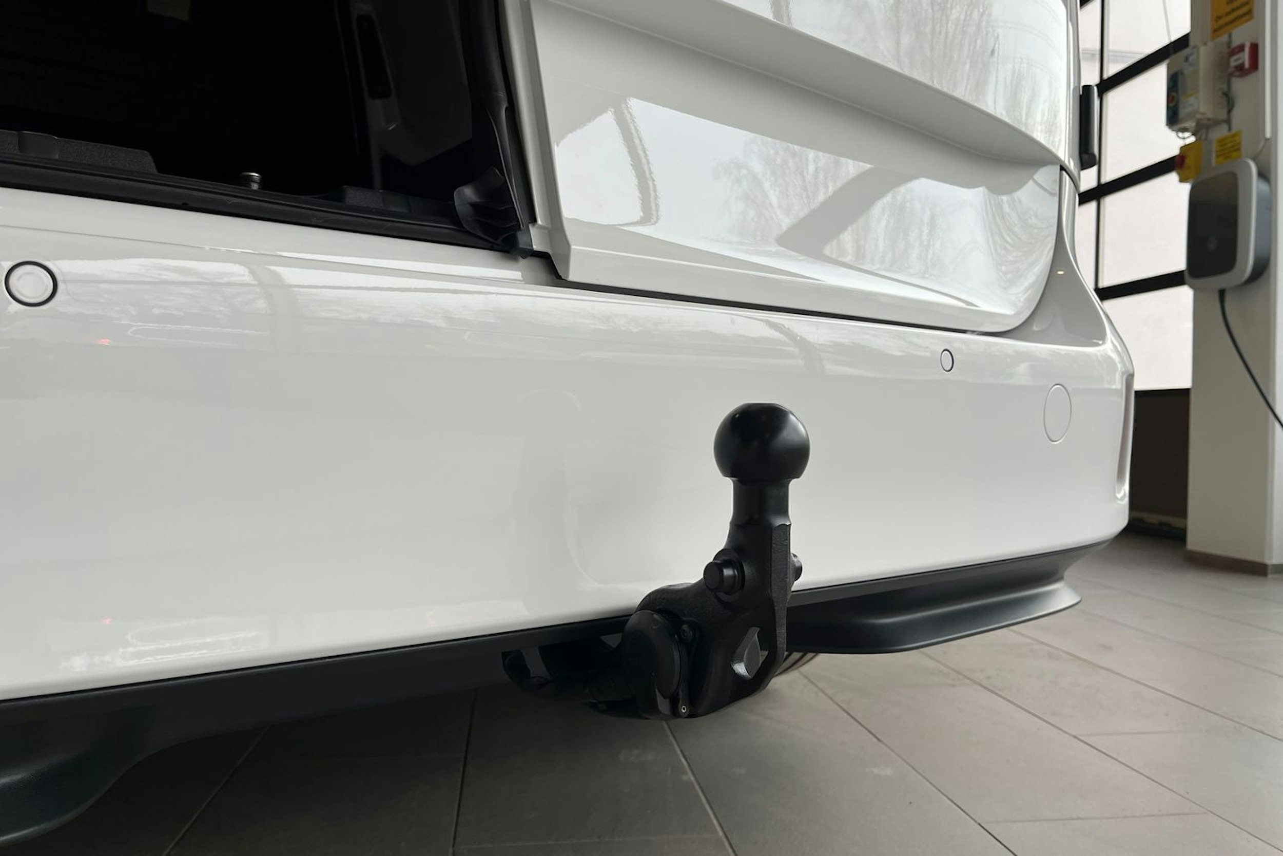 valkoinen Volkswagen ID. Buzz Cargo 2025 kuva 10.