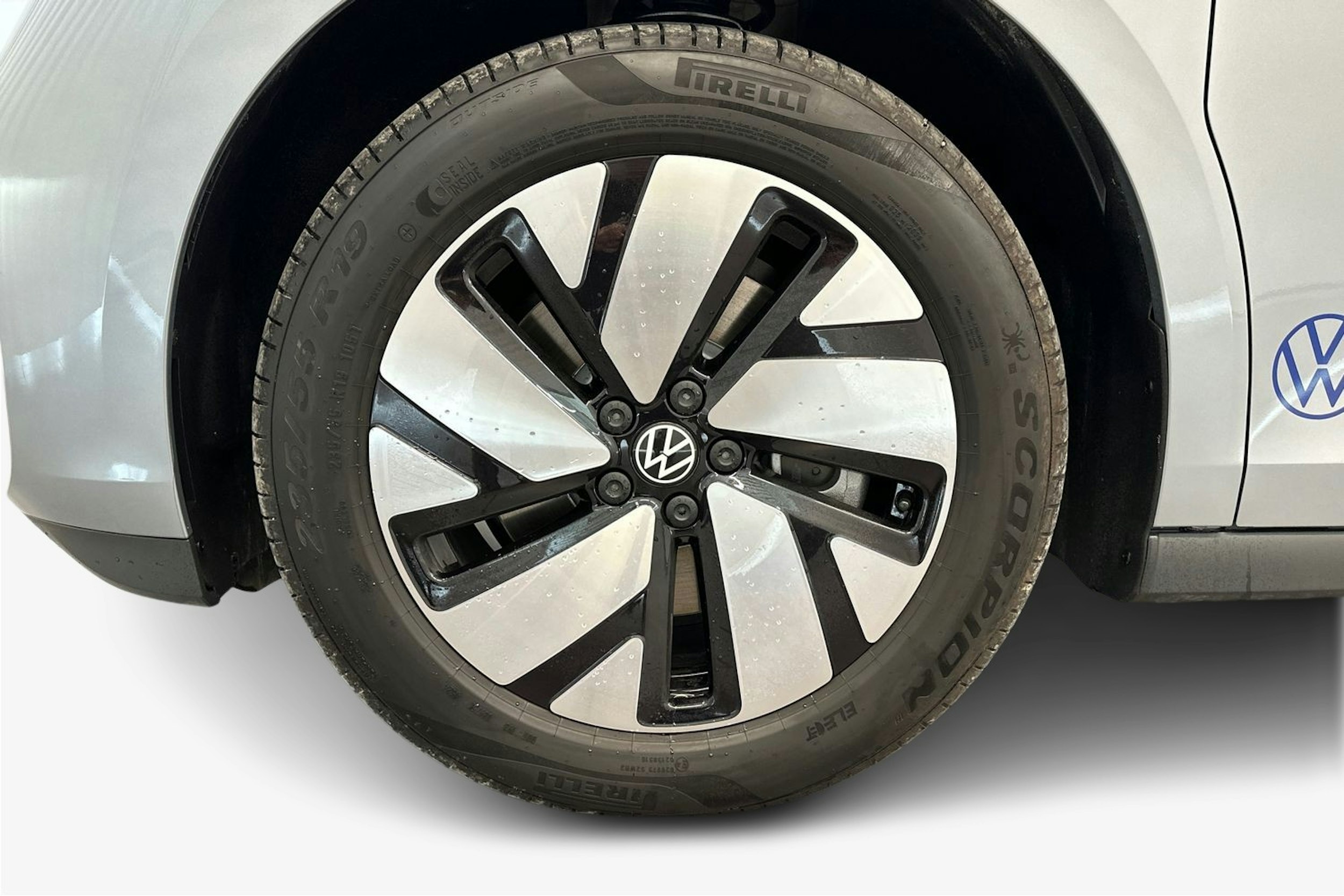 harmaa Volkswagen ID. Buzz Cargo 2025 kuva 11.