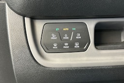 harmaa Volkswagen ID. Buzz Cargo 2025 kuva 16.