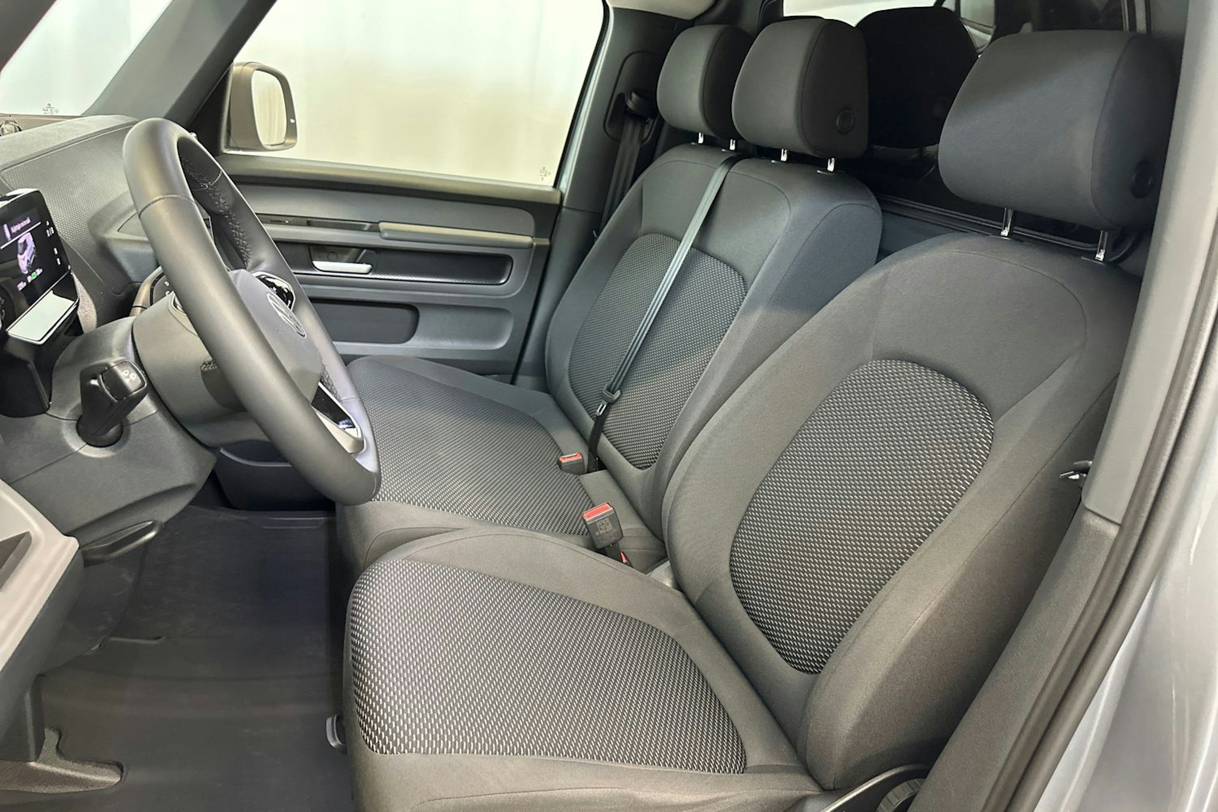 harmaa Volkswagen ID. Buzz Cargo 2025 kuva 27.