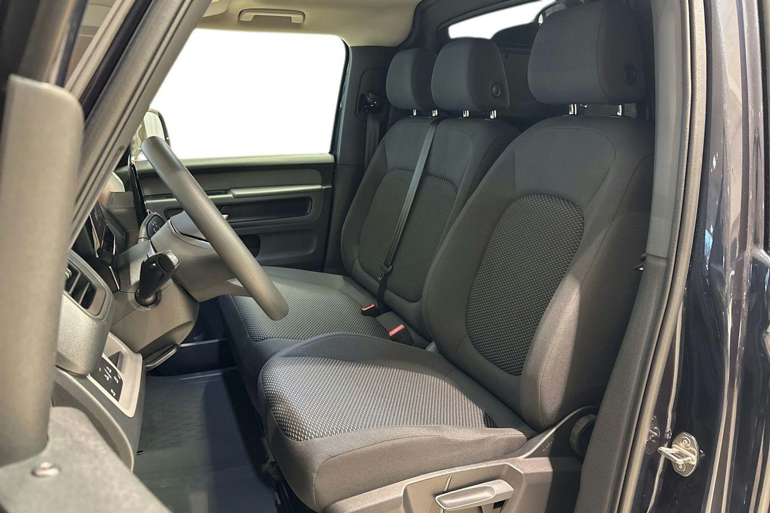 sininen Volkswagen ID. Buzz Cargo 2025 kuva 8.