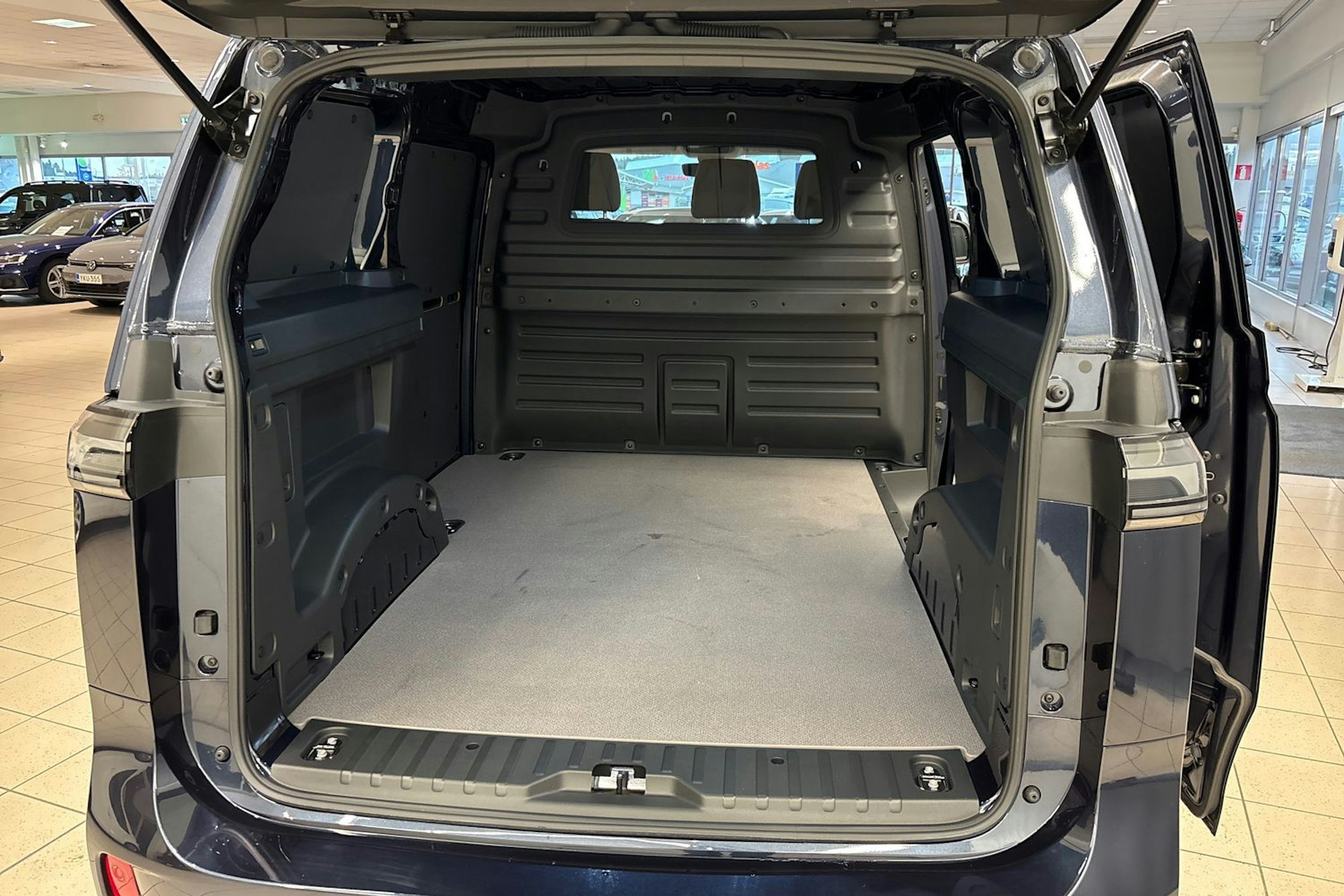 sininen Volkswagen ID. Buzz Cargo 2025 kuva 11.