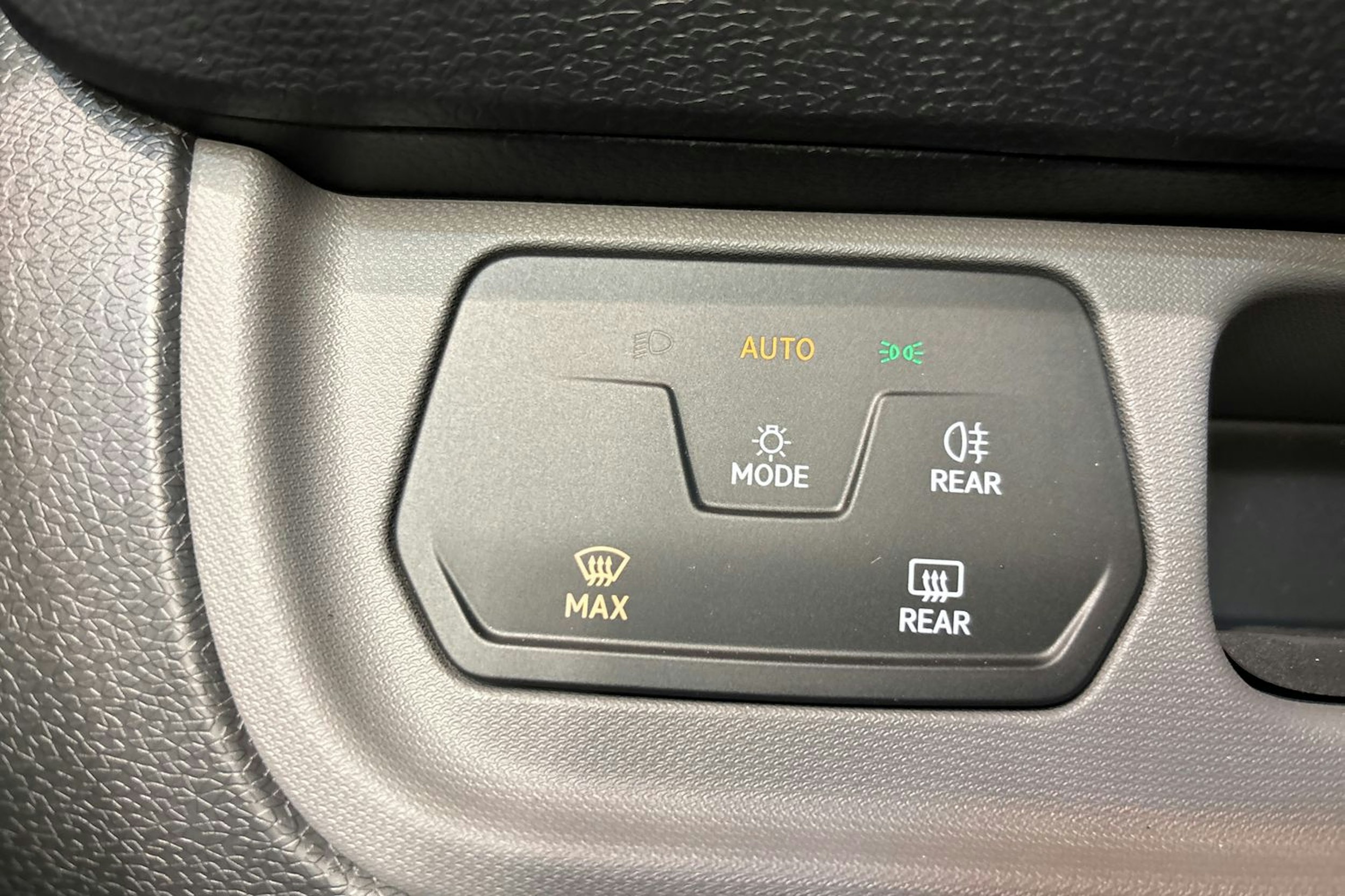 sininen Volkswagen ID. Buzz Cargo 2025 kuva 15.