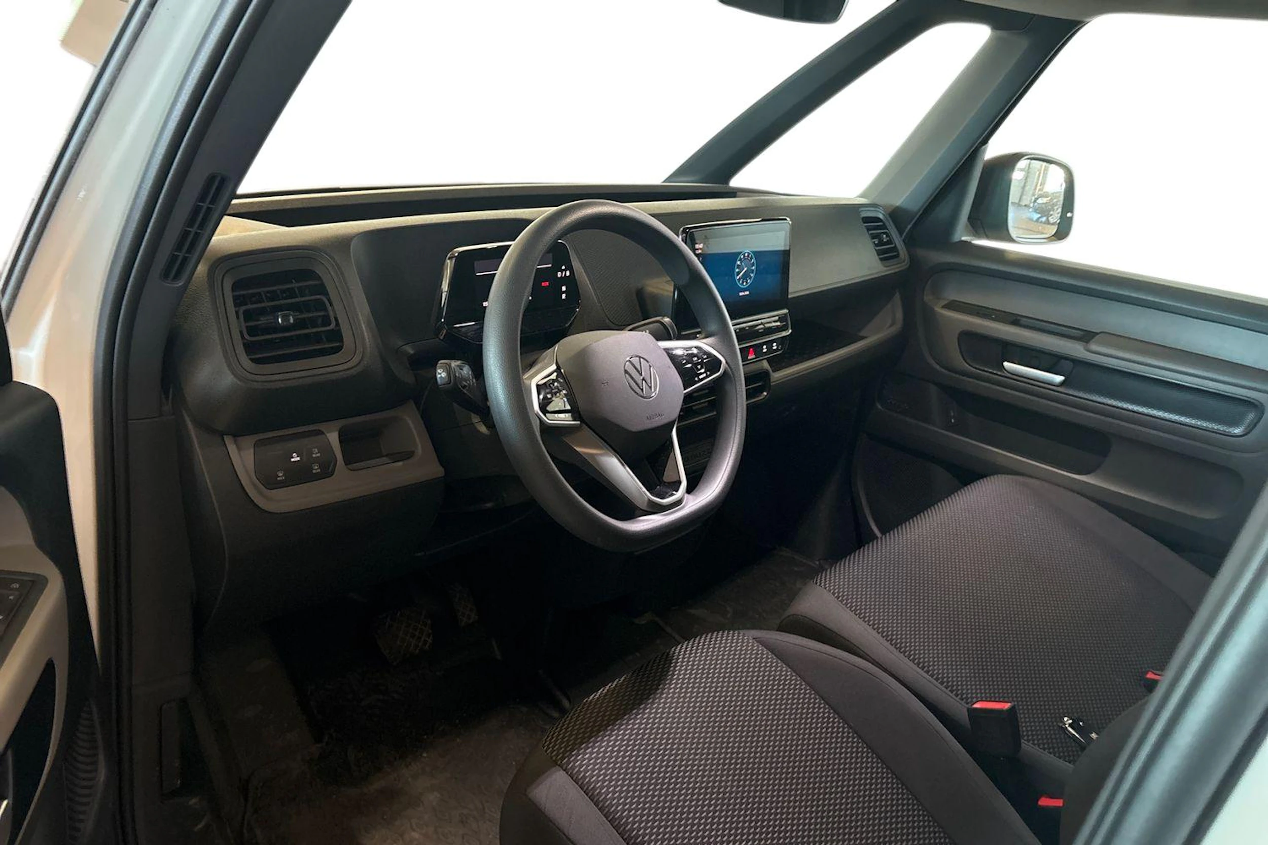 valkoinen Volkswagen ID. Buzz Cargo 2025 kuva 3.