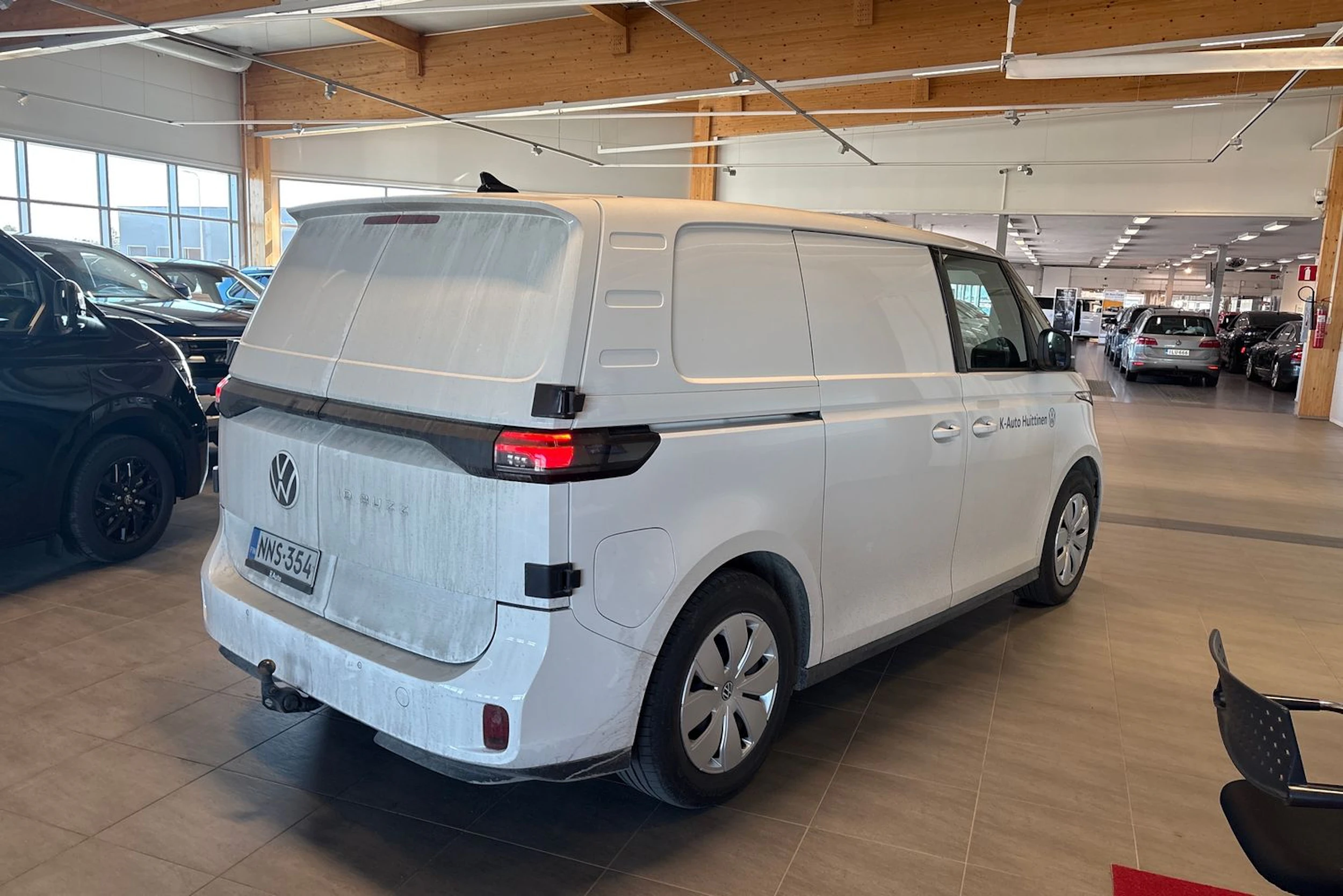 valkoinen Volkswagen ID. Buzz Cargo 2025 kuva 4.