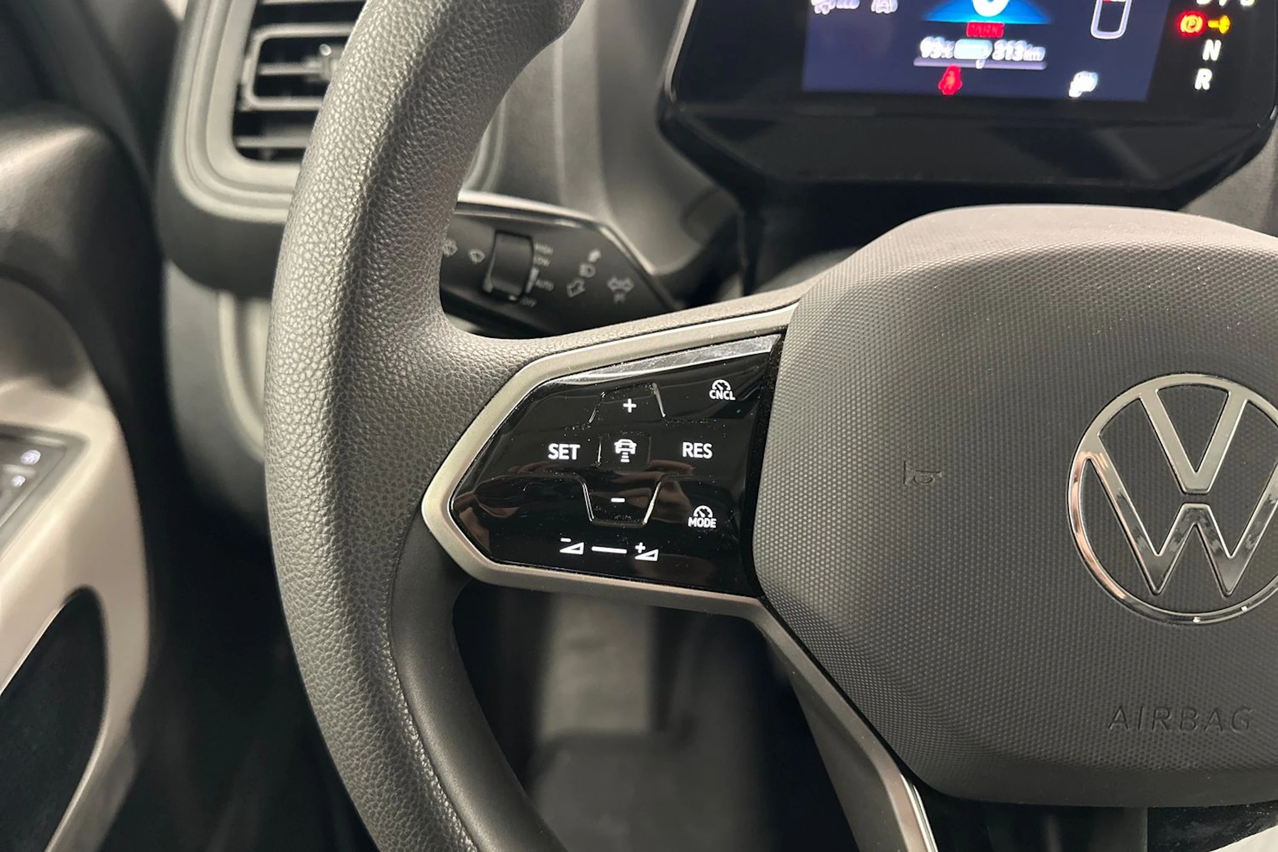 musta Volkswagen ID. Buzz Cargo 2025 kuva 15.