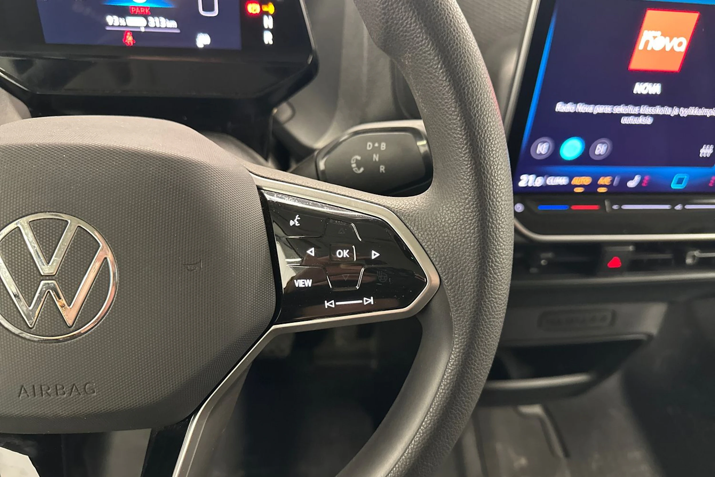 musta Volkswagen ID. Buzz Cargo 2025 kuva 16.