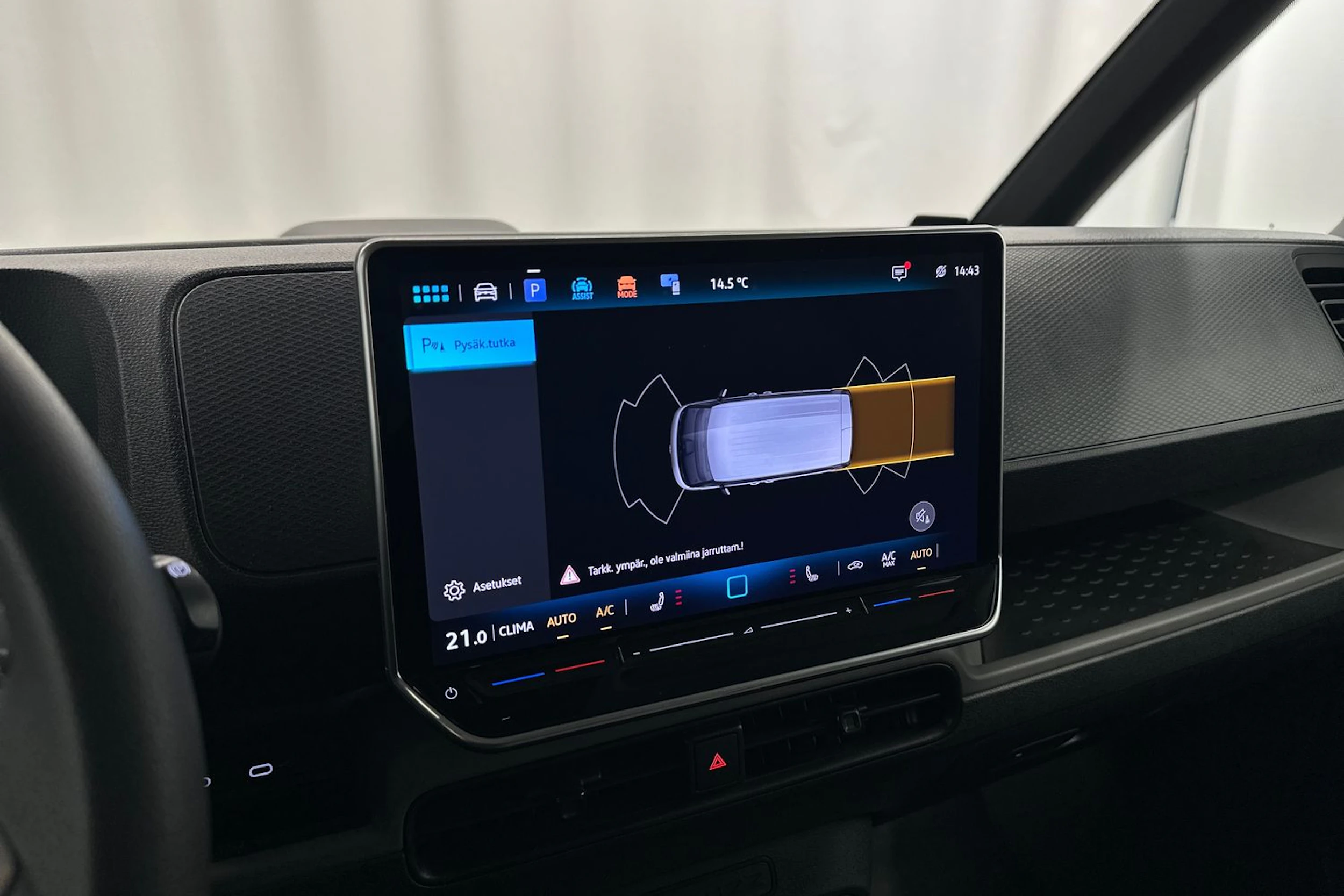 musta Volkswagen ID. Buzz Cargo 2025 kuva 19.